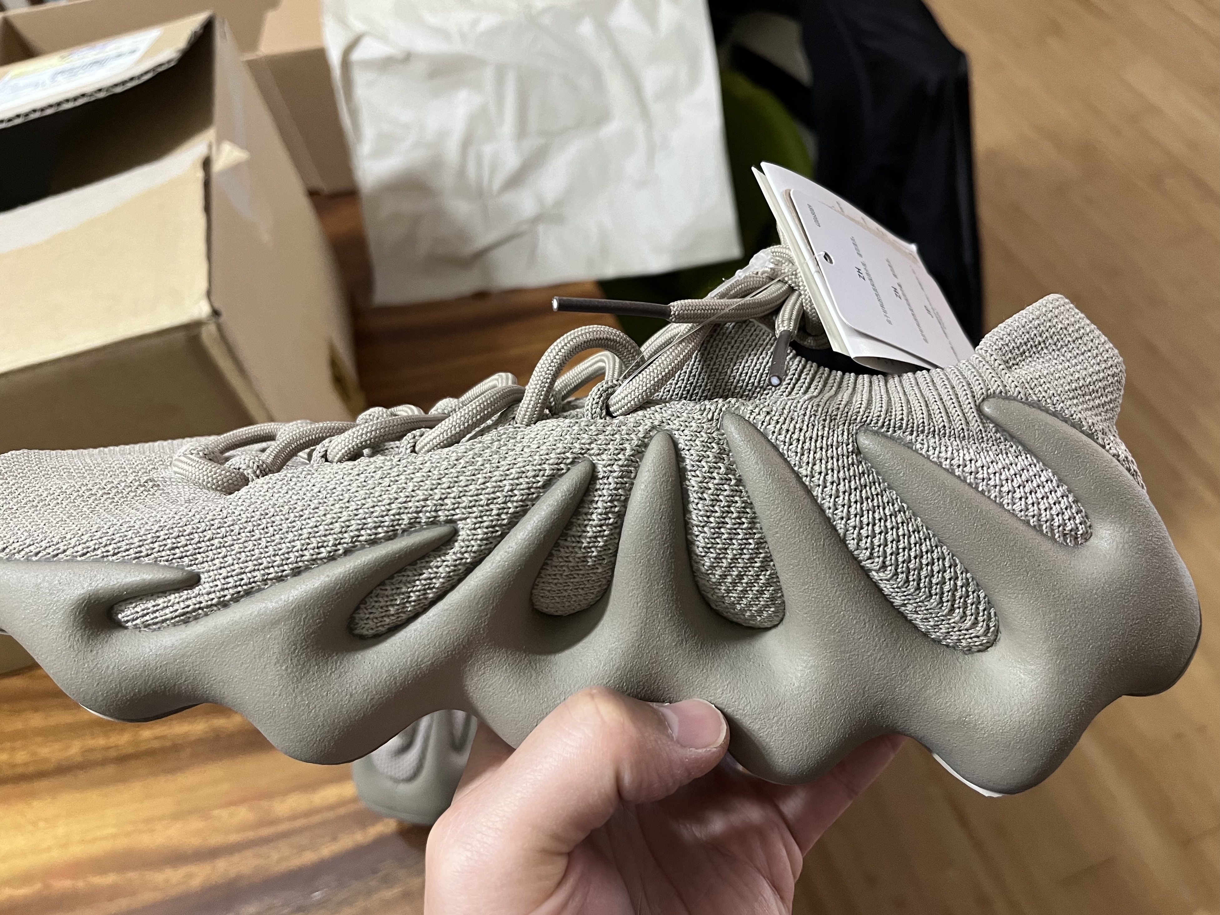 Adidas Yeezy 450 Stone Flax 착용 스타일 - 5