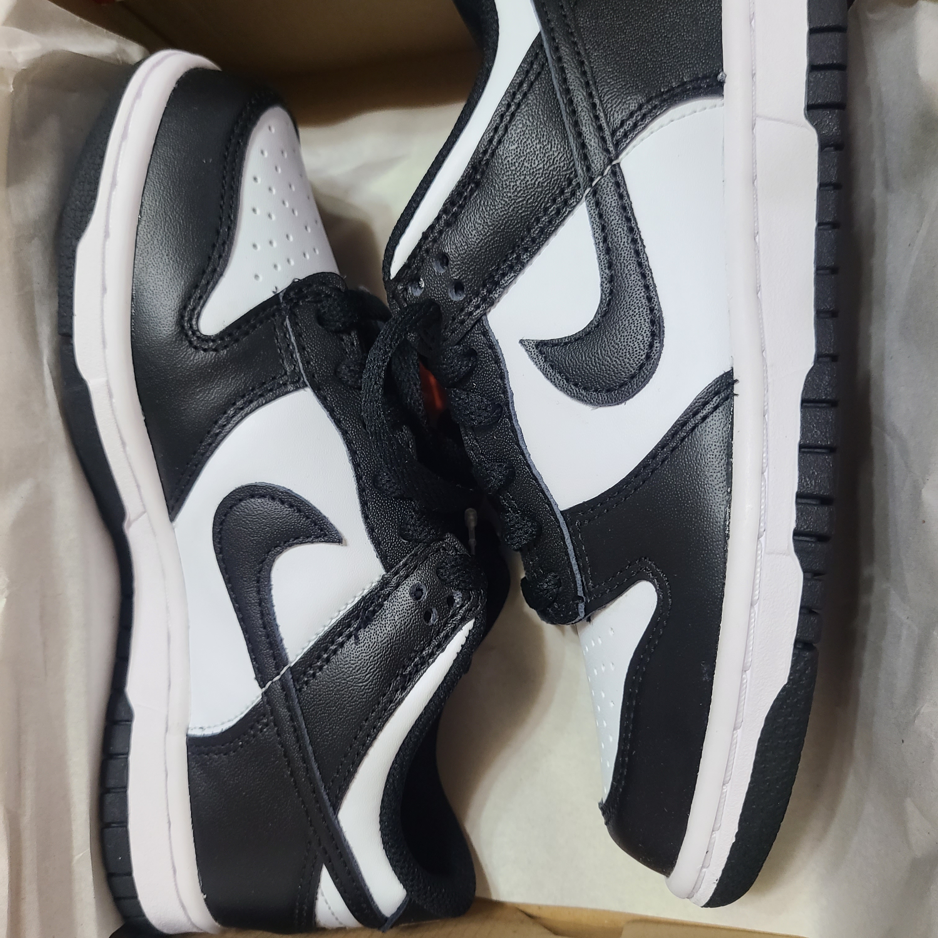(GS) Nike Dunk Low Black 착용 스타일 - 2