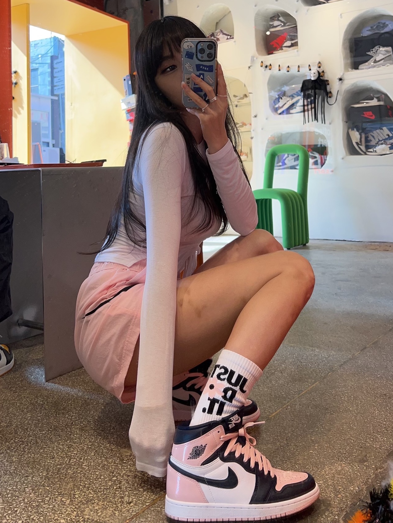 (W) Jordan 1 Retro High OG Atmosphere, (Kids) Nike Everyday Plus Socks Pink White (6 Pack/Korean Ver.) 착용 스타일