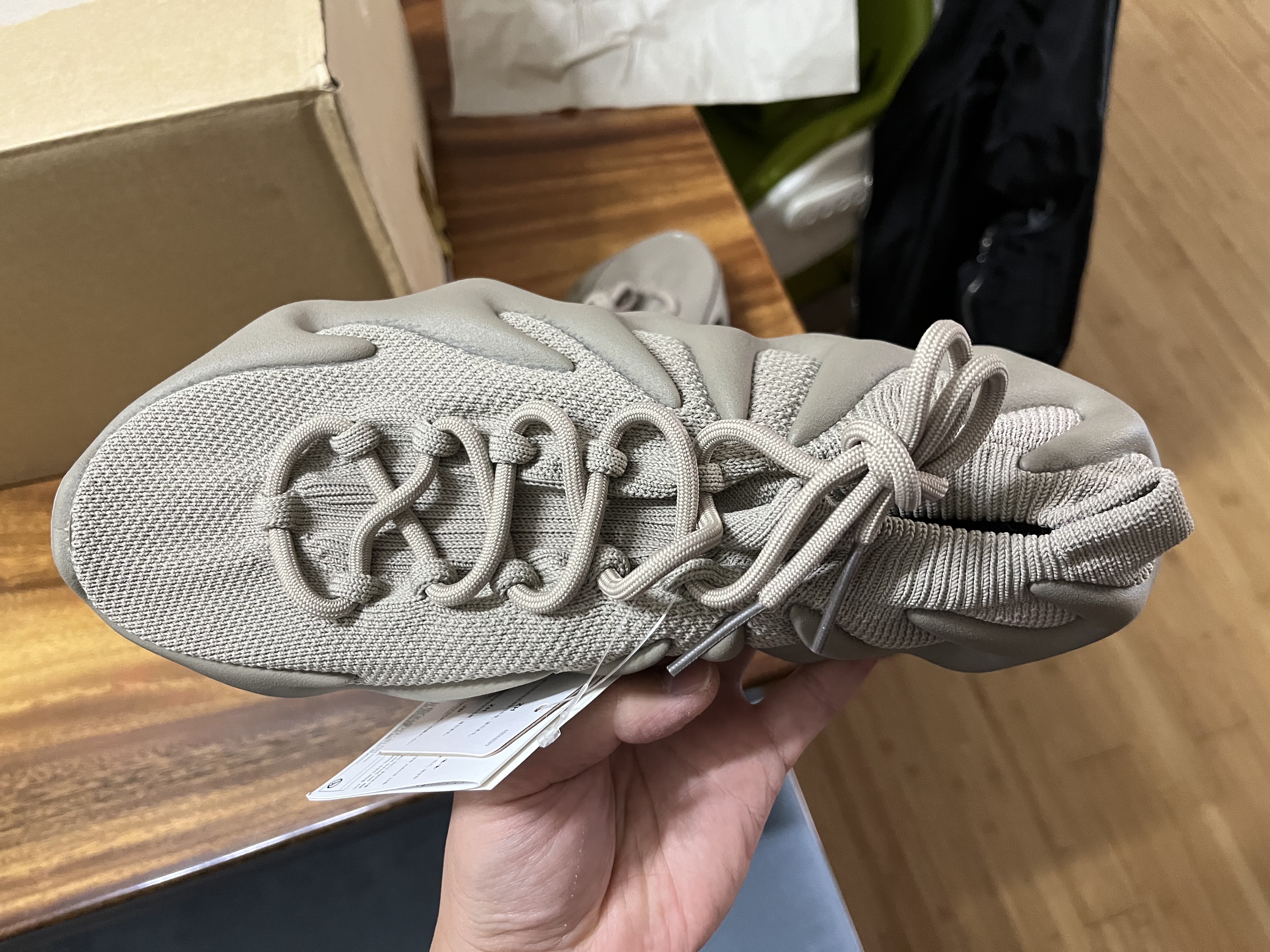 Adidas Yeezy 450 Stone Flax 착용 스타일 - 4