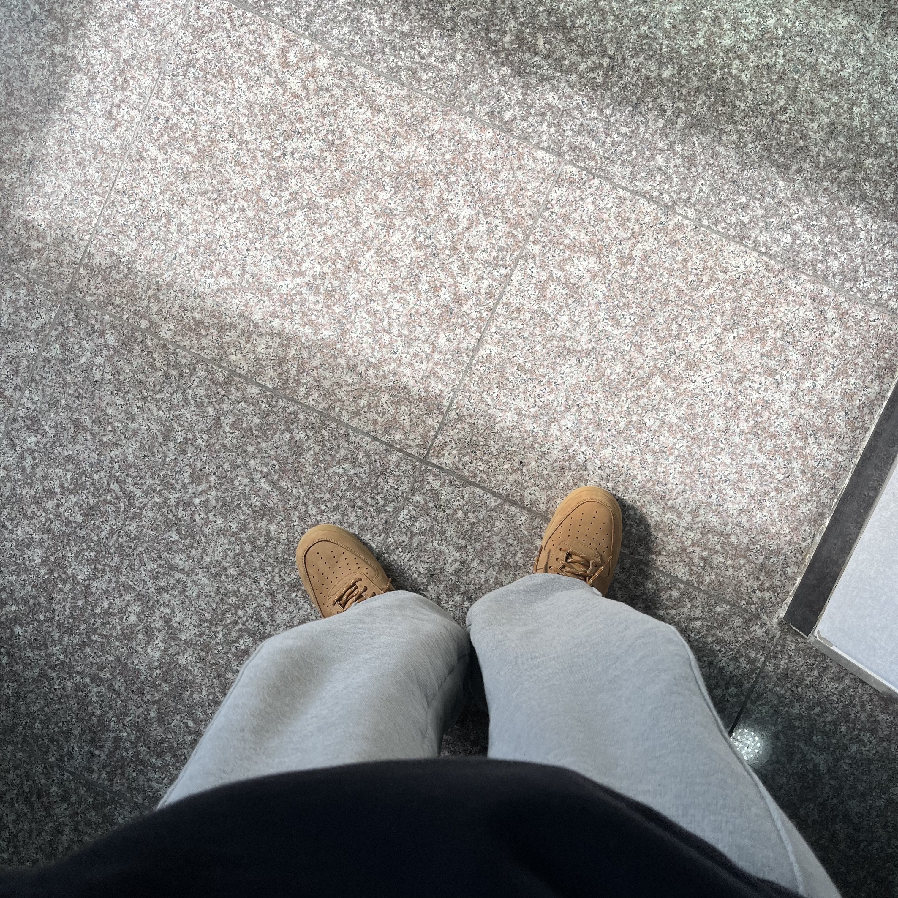 Nike Air Force 1 '07 WB Flax 착용 스타일 - 2