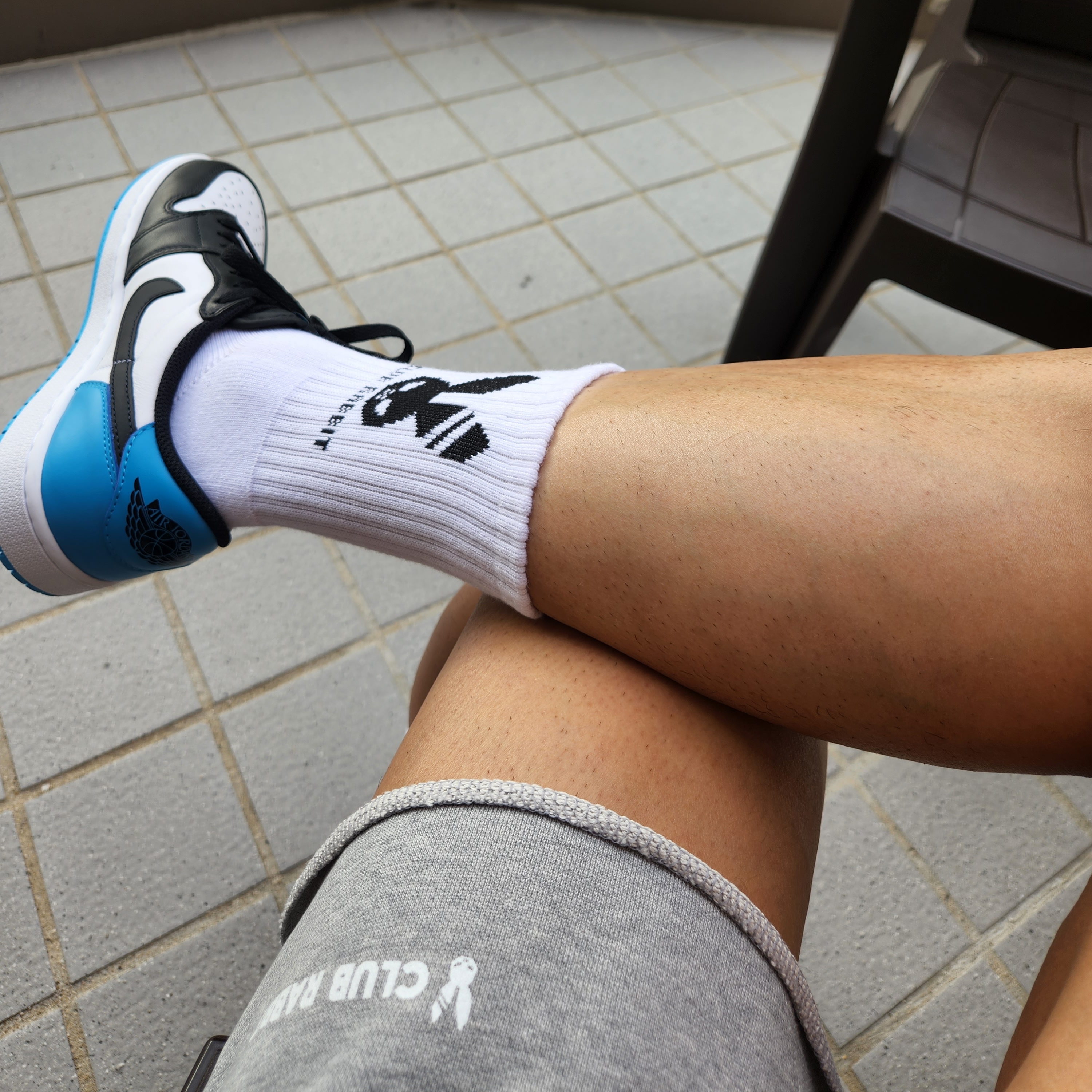Jordan 1 Retro Low OG Black and Dark Powder Blue 착용 스타일