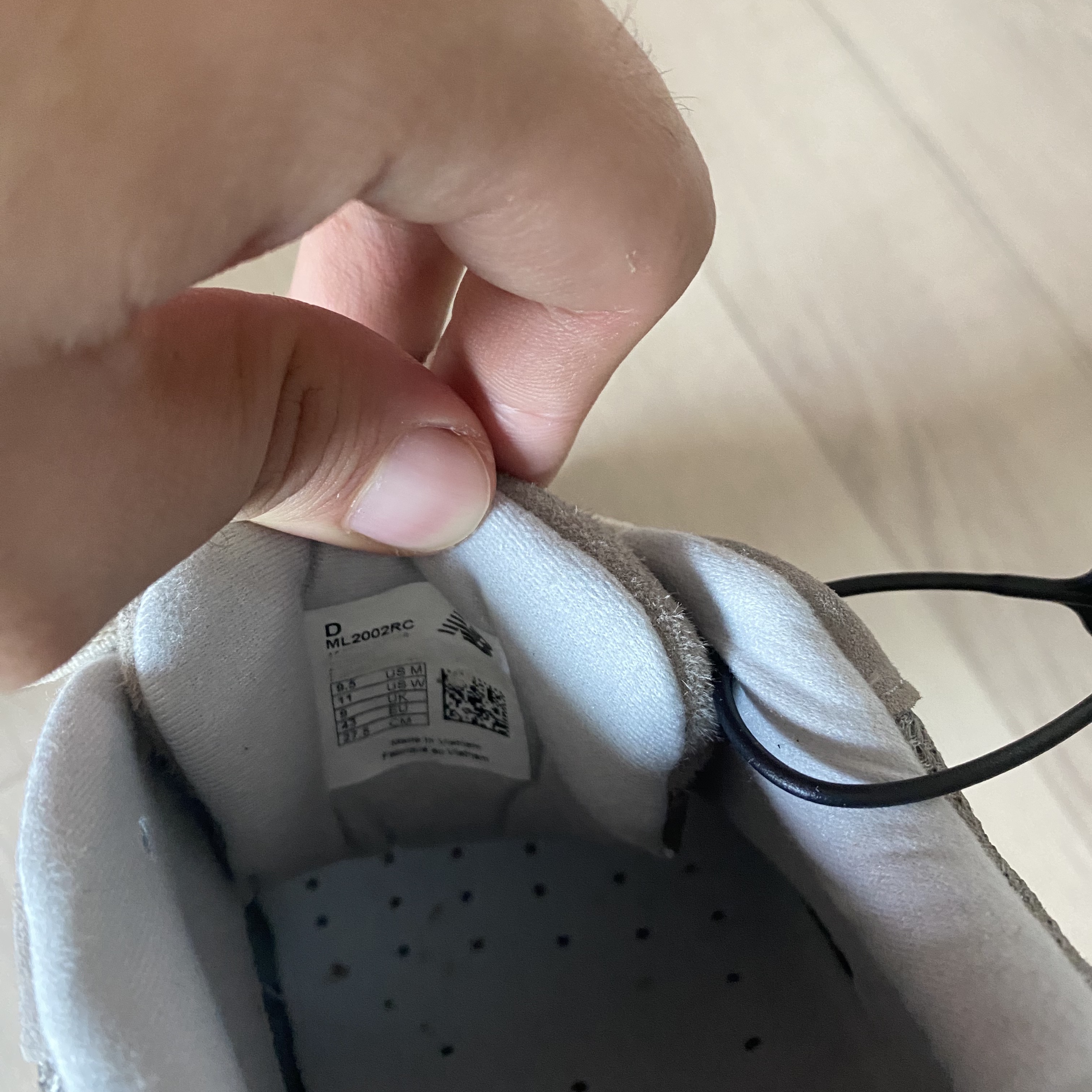 New Balance 2002R Grey 착용 스타일