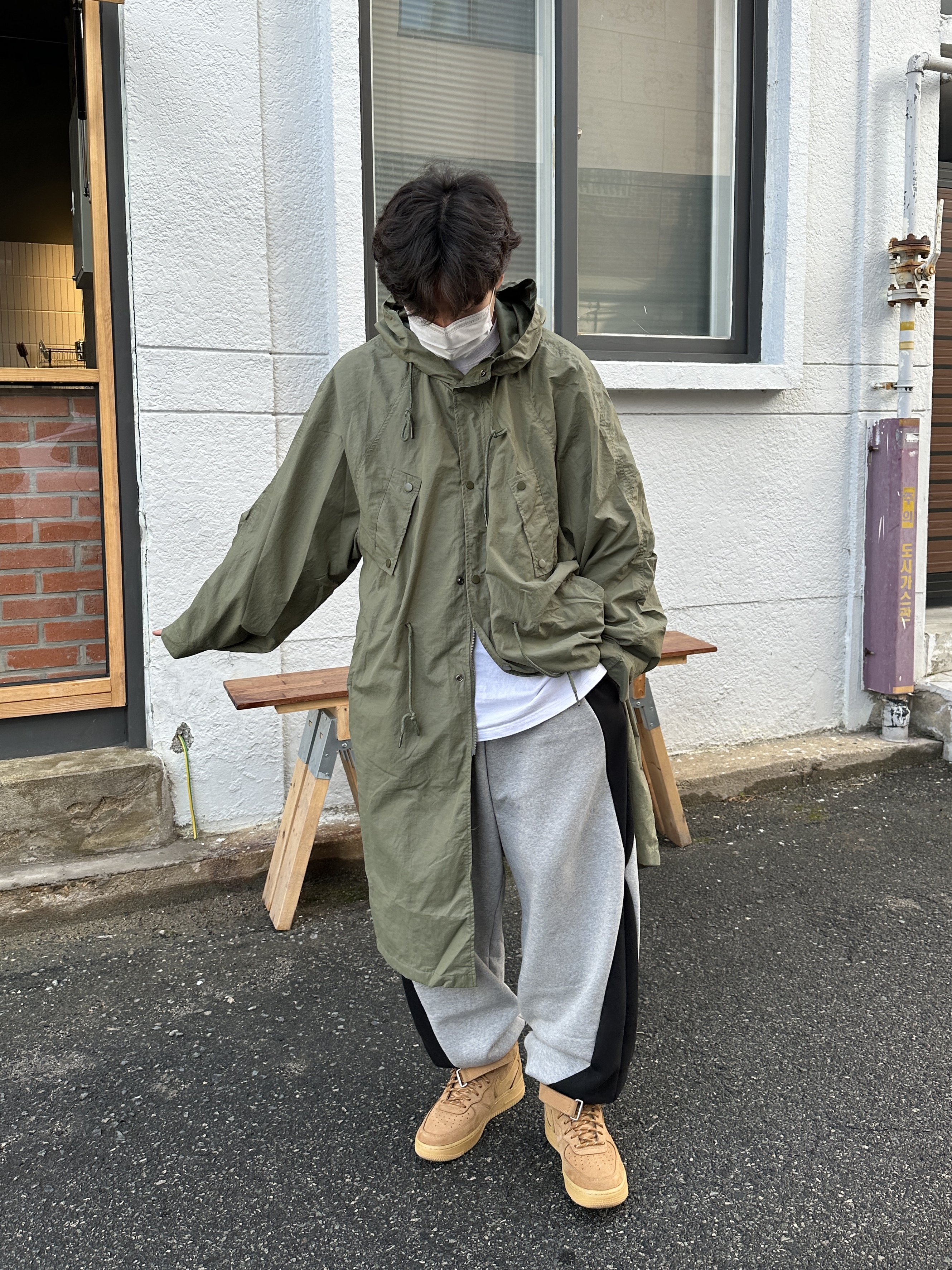 Nike Air Force 1 Mid '07 WB Flax 착용 스타일