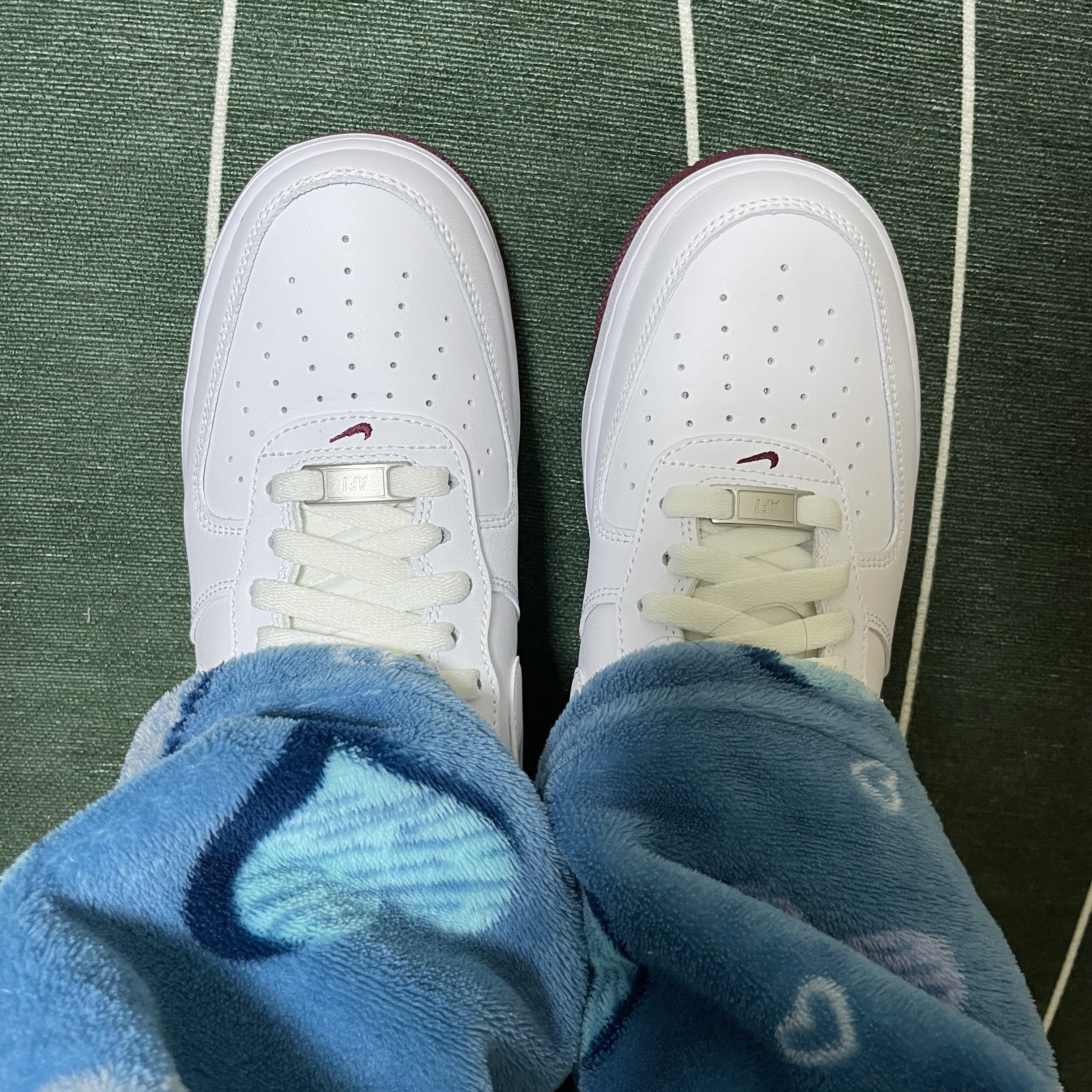 Nike Air Force 1 '07 Low White Dark Beetroot 착용 스타일 - 1