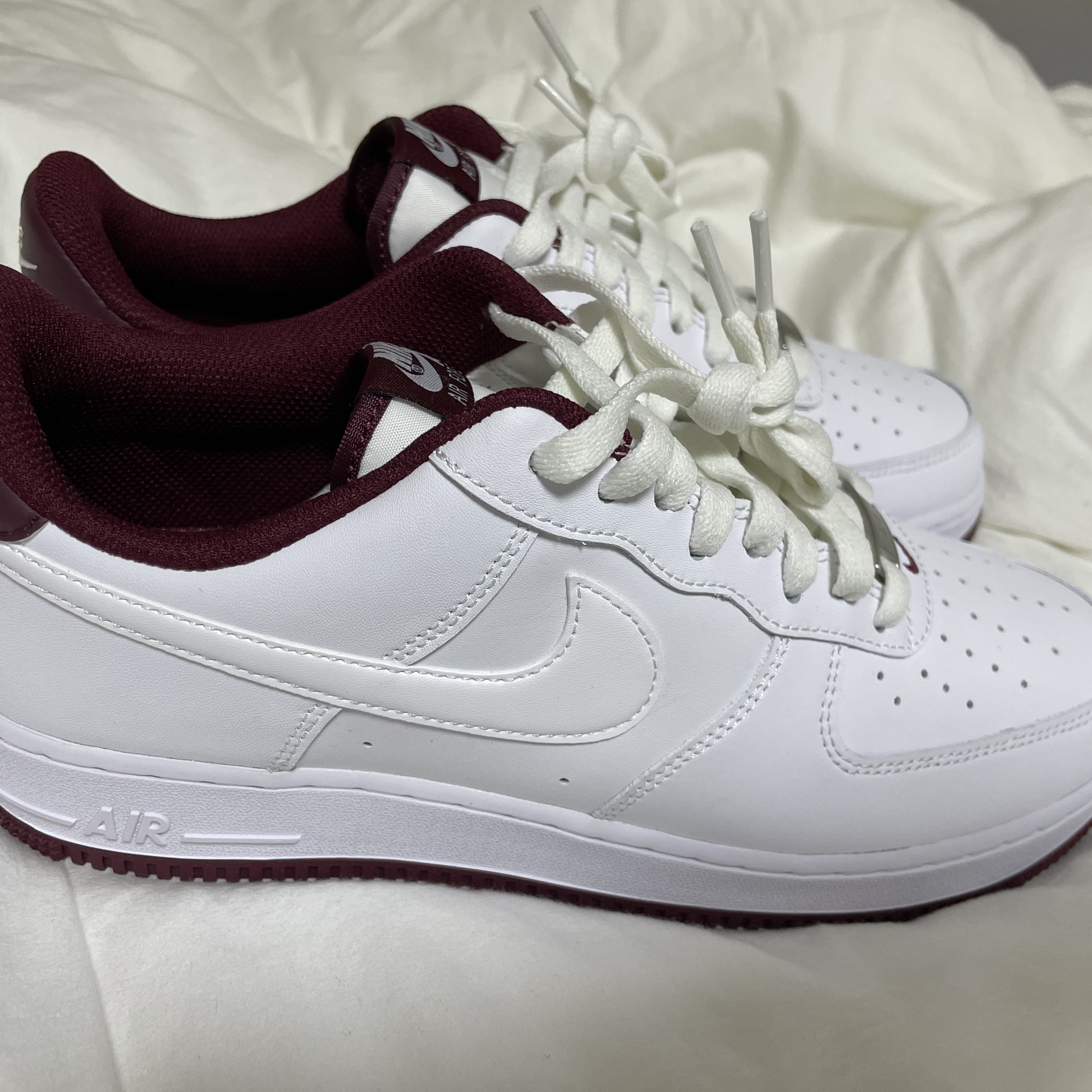 Nike Air Force 1 '07 Low White Dark Beetroot 착용 스타일 - 2