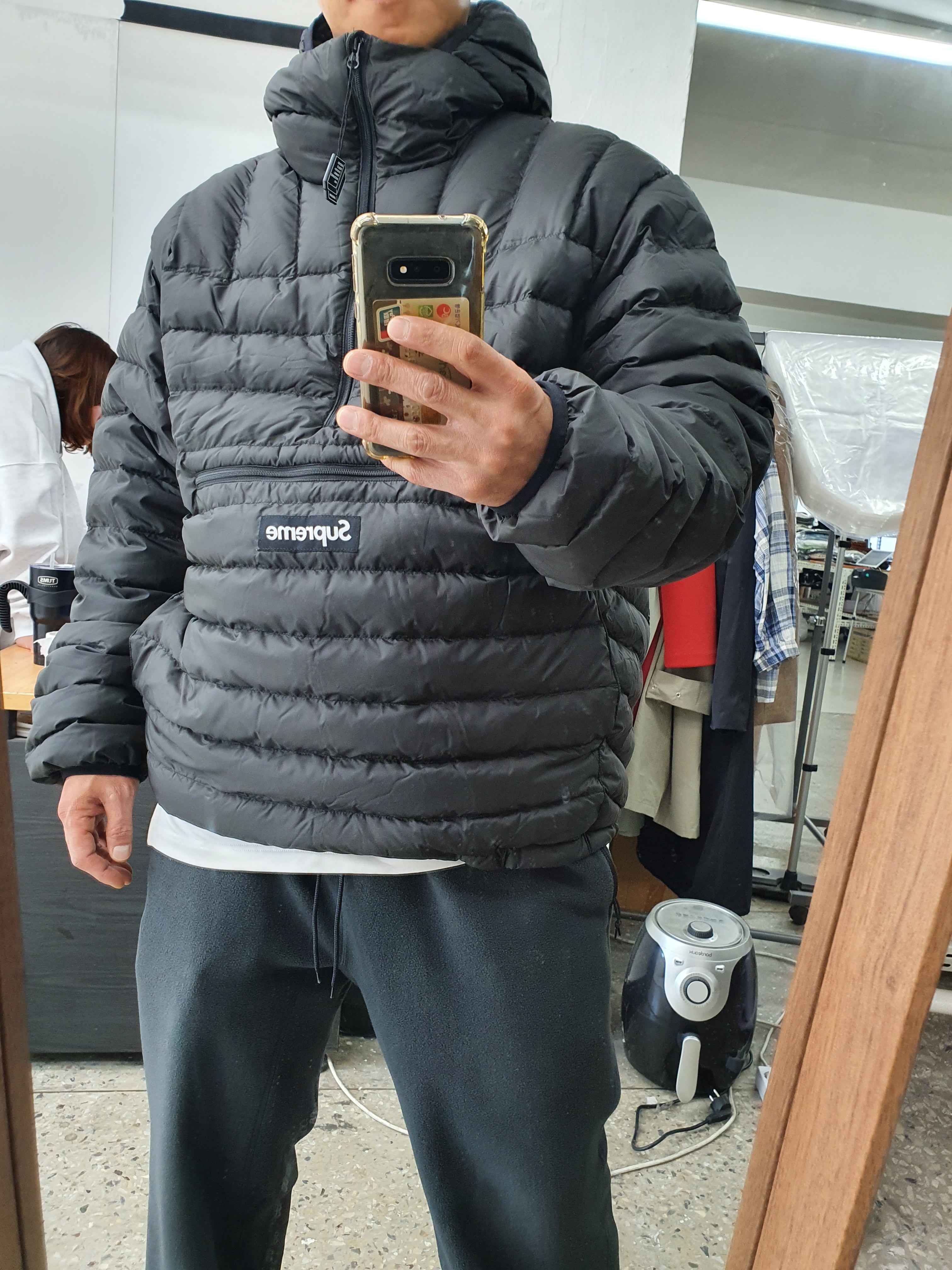 Supreme Micro Down Half Zip Hooded Pullover Black - 22FW 착용 스타일 - 1