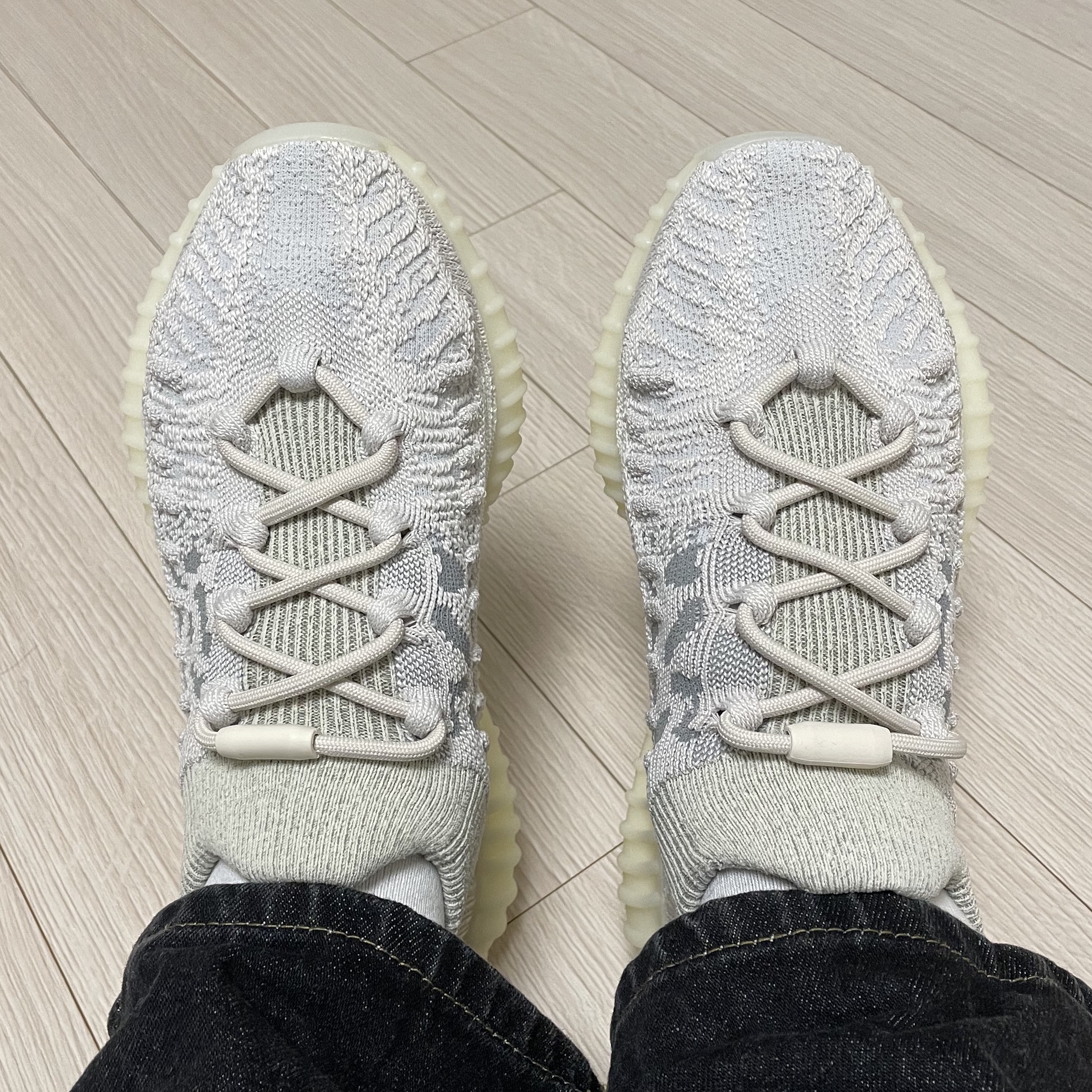 Adidas Yeezy 350 V2 CMPCT Slate Bone 2022/2023 착용 스타일
