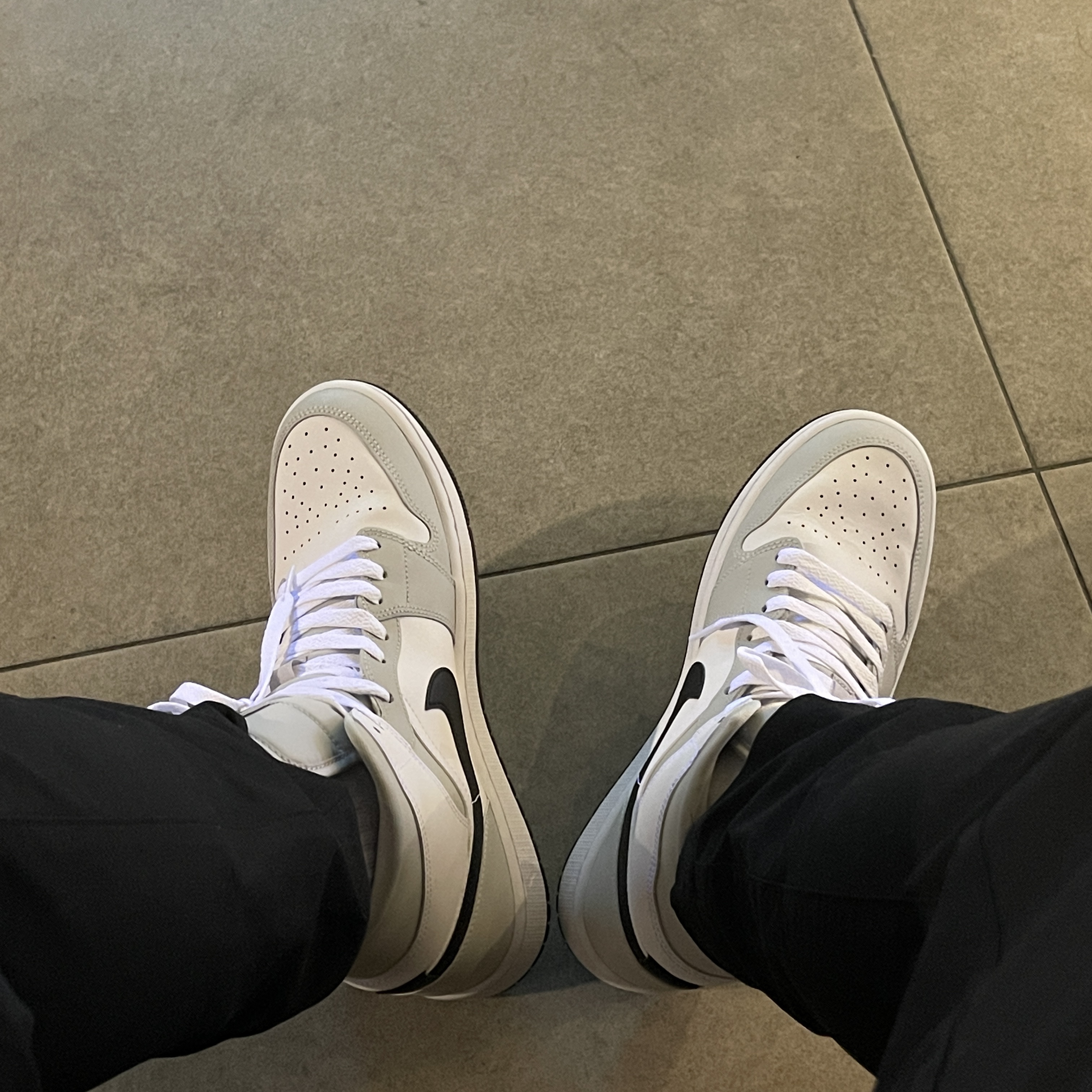 (W) Jordan 1 Mid Grey Fog 착용 스타일