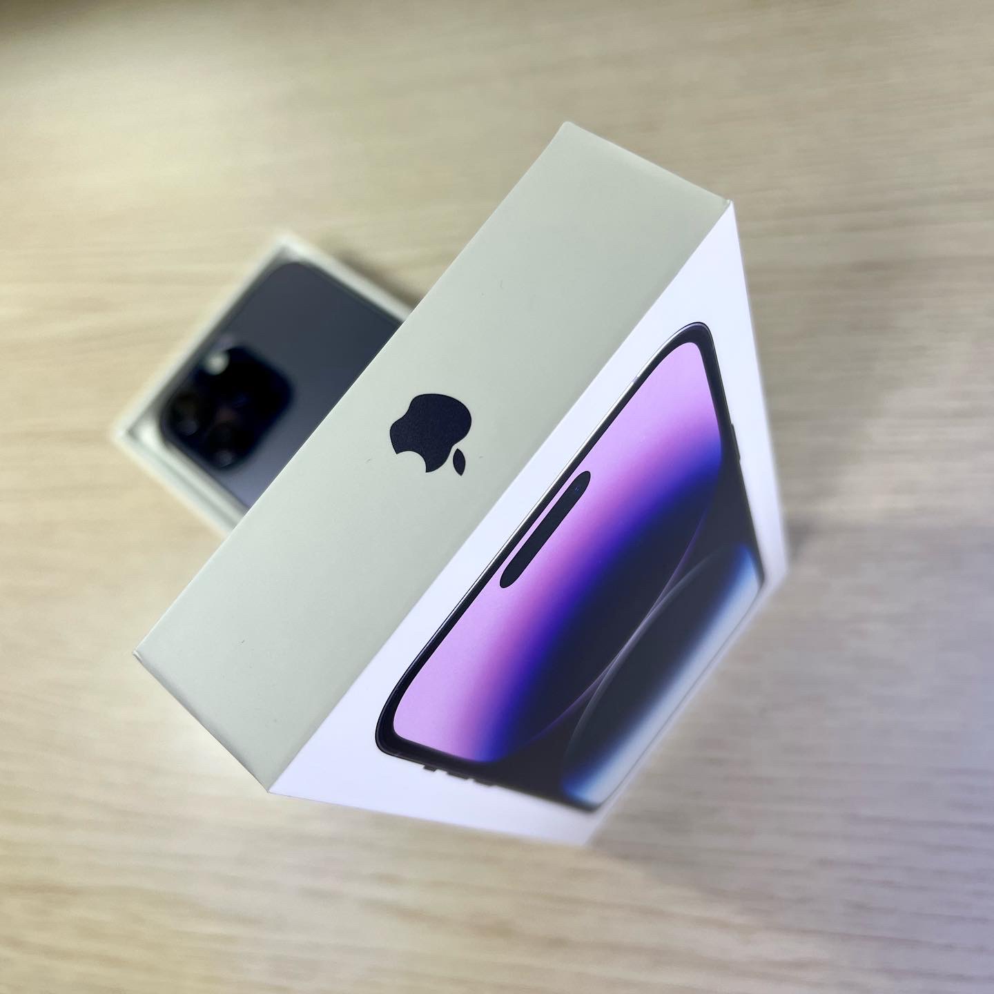 Apple iPhone 14 Pro Max 1TB Deep Purple (Korean Ver.) 착용 스타일 - 4