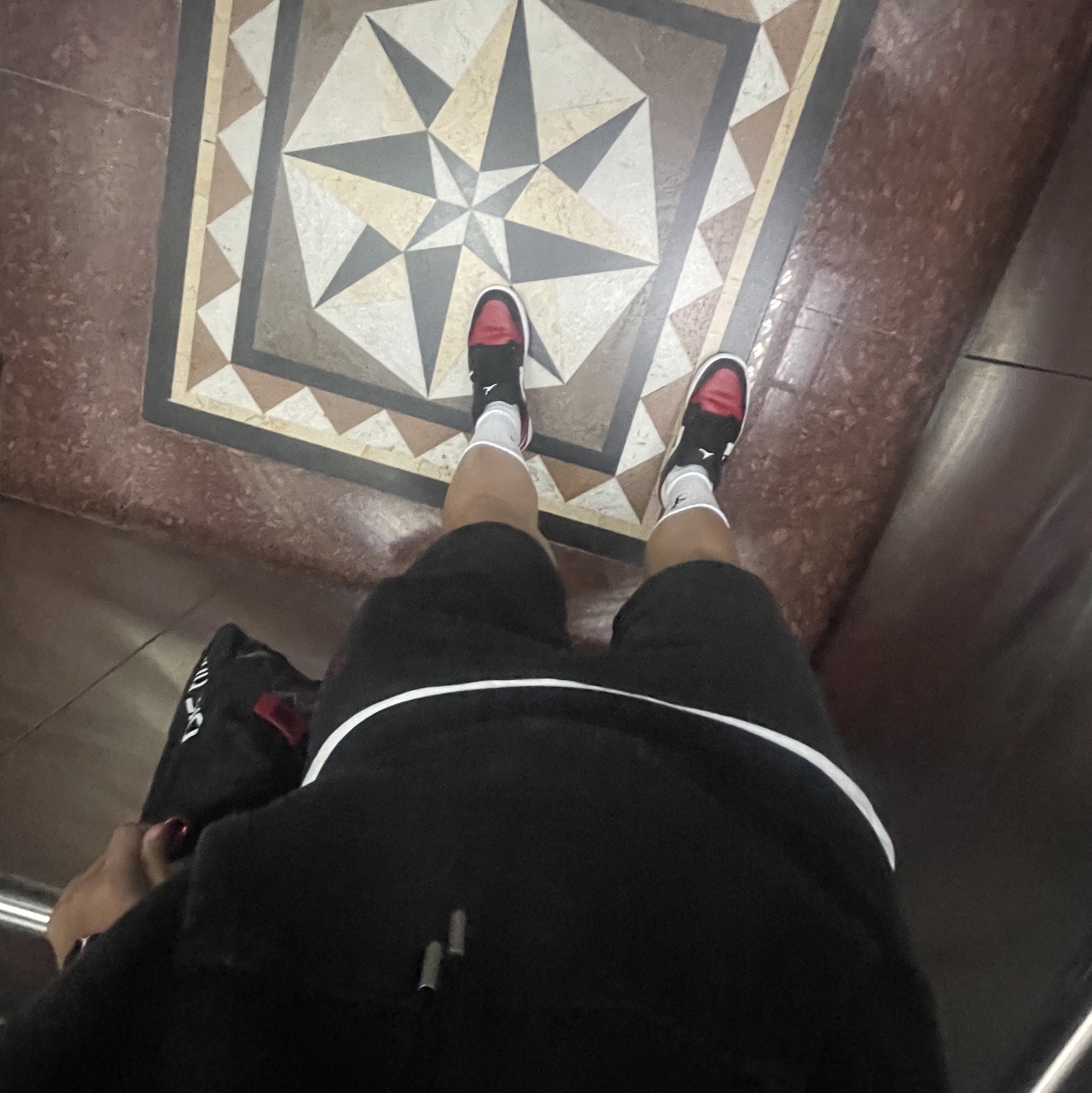 Jordan 1 Low Bred Toe 착용 스타일 - 1