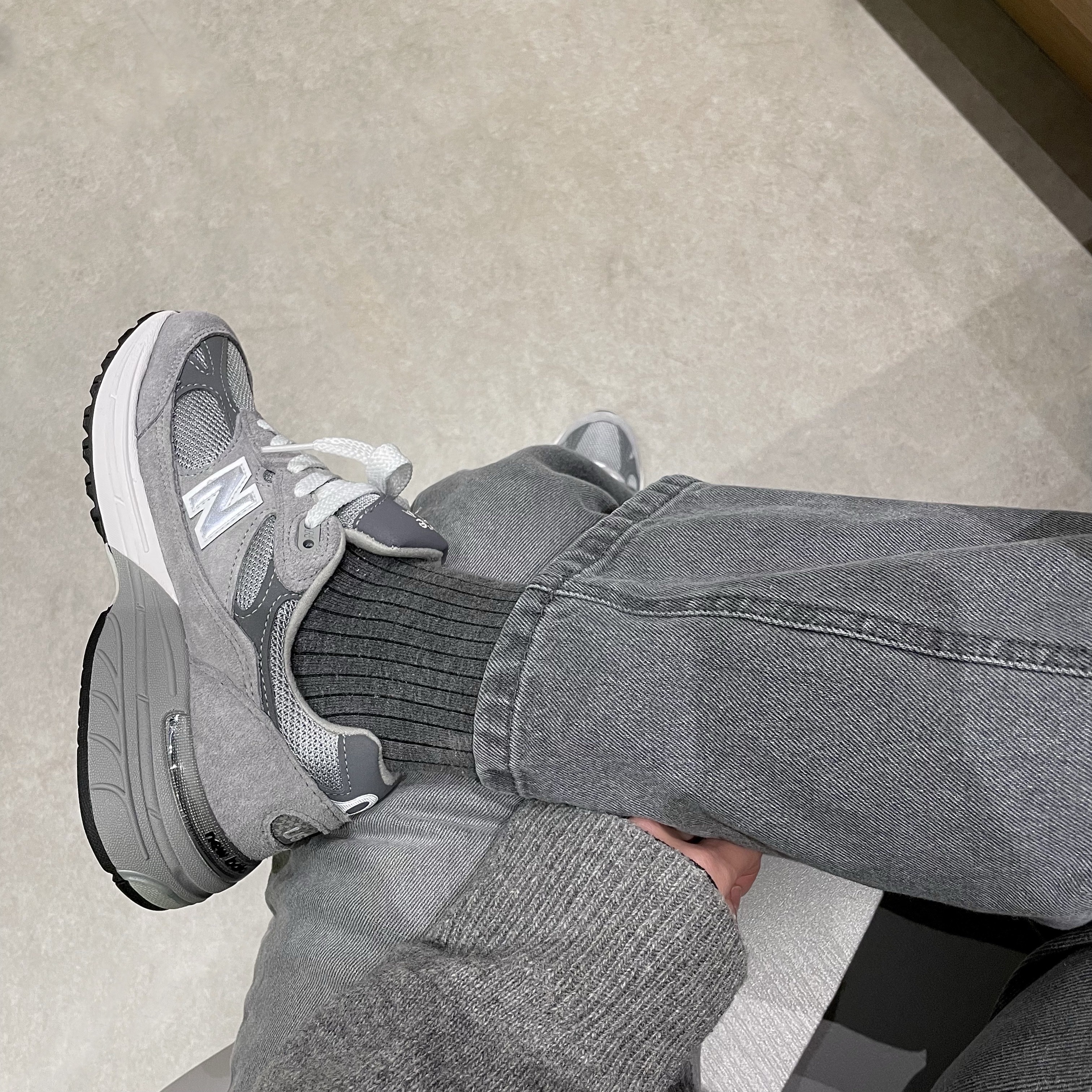 (W) New Balance 993 Made in USA Grey - B Standard 착용 스타일