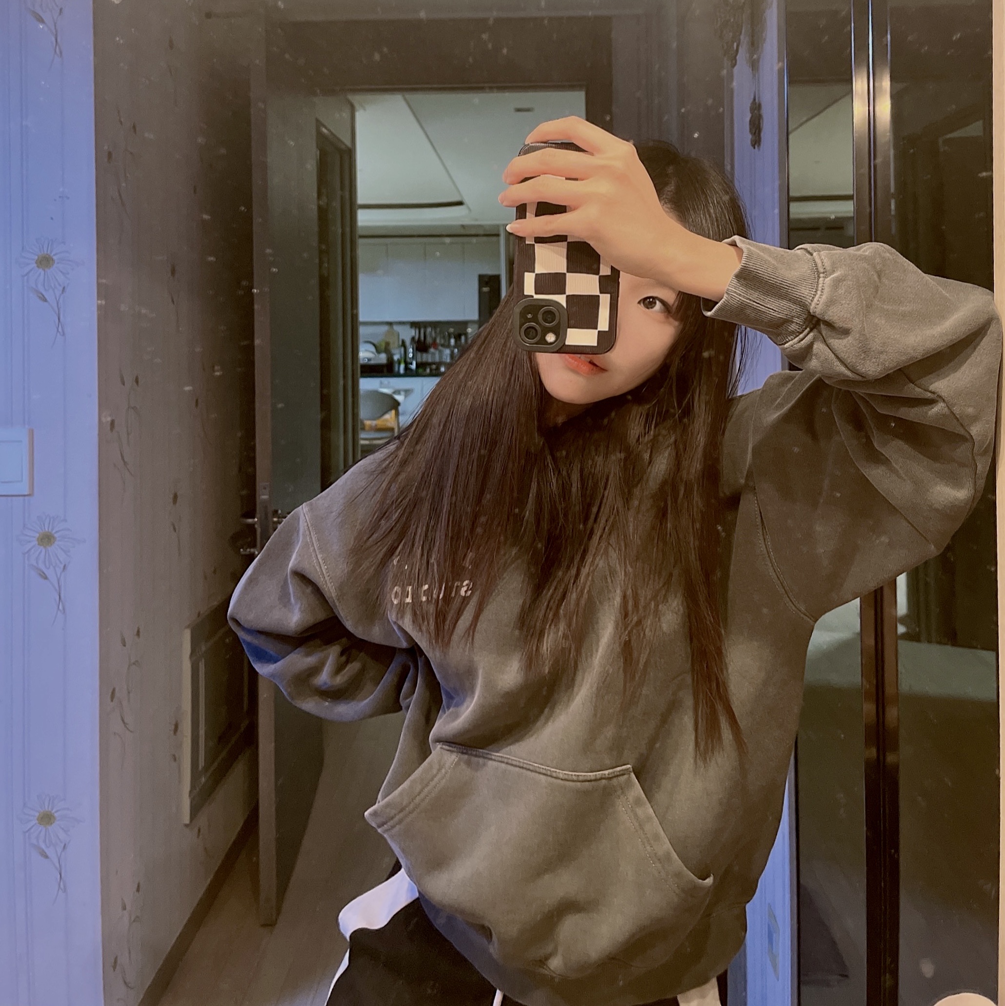 IAB Studio Pigment Hoodie & Sack Black, IAB Studio Pigment Hoodie Black 착용 스타일 - 2