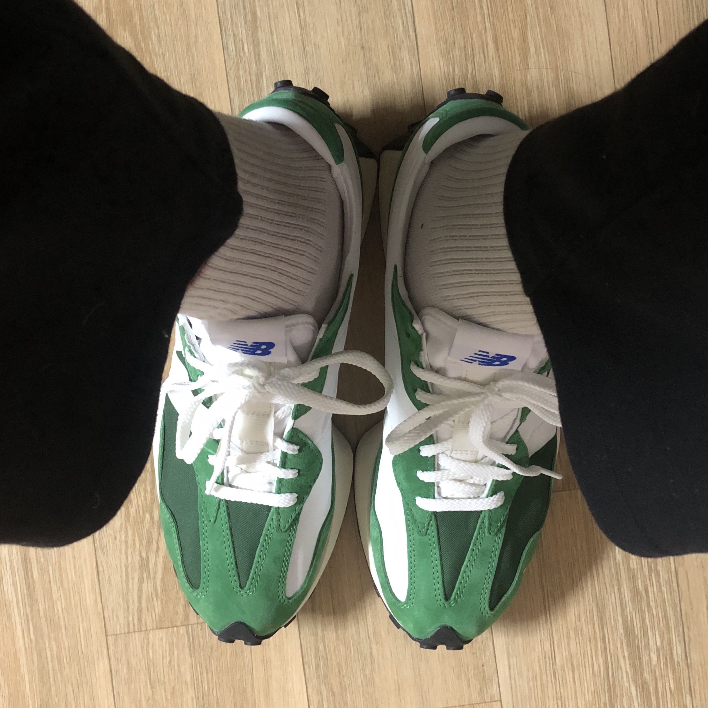 New Balance 327 Varsity Green 착용 스타일 - 2