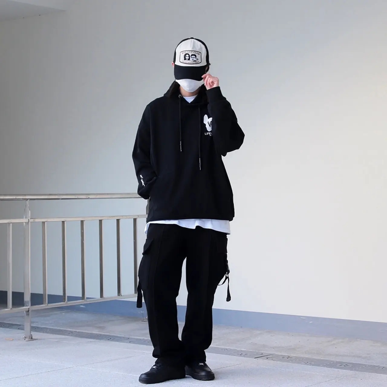 Nike Air Force 1 '07 Low Triple Black, (W) Nike Air Force 1 '07 Low Triple Black 착용 스타일 - 3