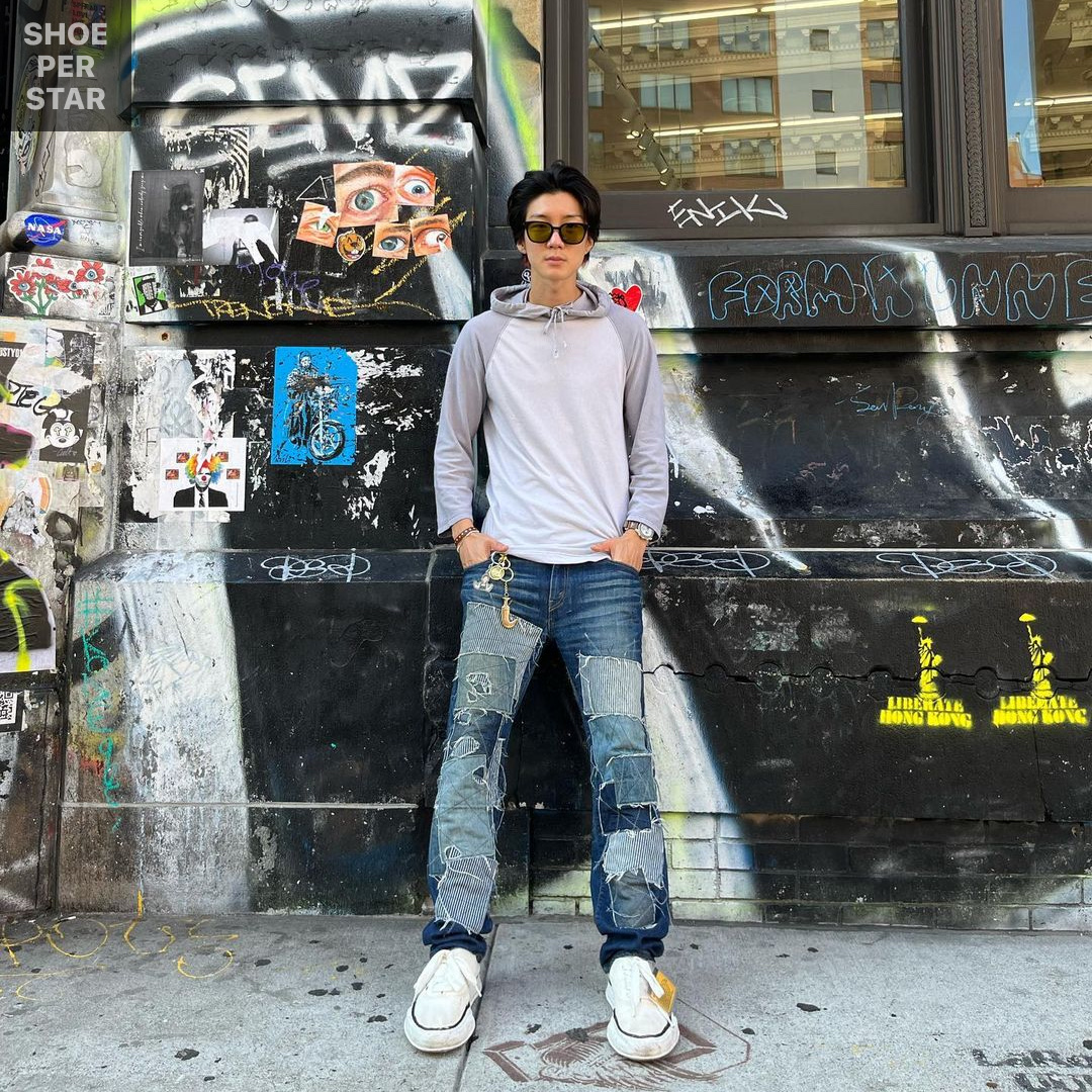 Maison Mihara Yasuhiro Peterson OG Sole Canvas Low Sneakers White, Adidas x BAPE Ultraboost 4.0 Green Camo 착용 스타일 - 1