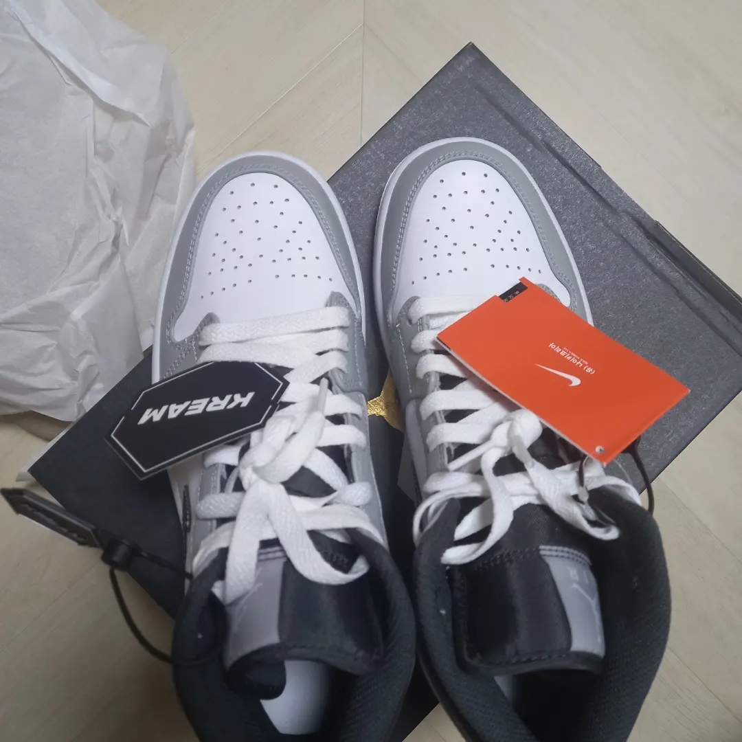 Jordan 1 Mid Light Smoke Grey Anthracite 착용 스타일 - 4