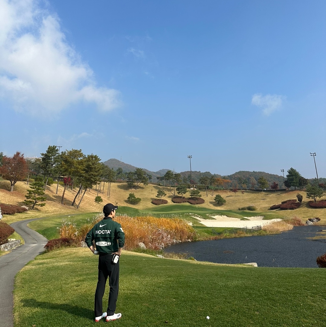 Nike x Drake Nocta Golf Cap Black, Nike x Drake Nocta Golf Crewneck Top Green - US/EU 착용 스타일