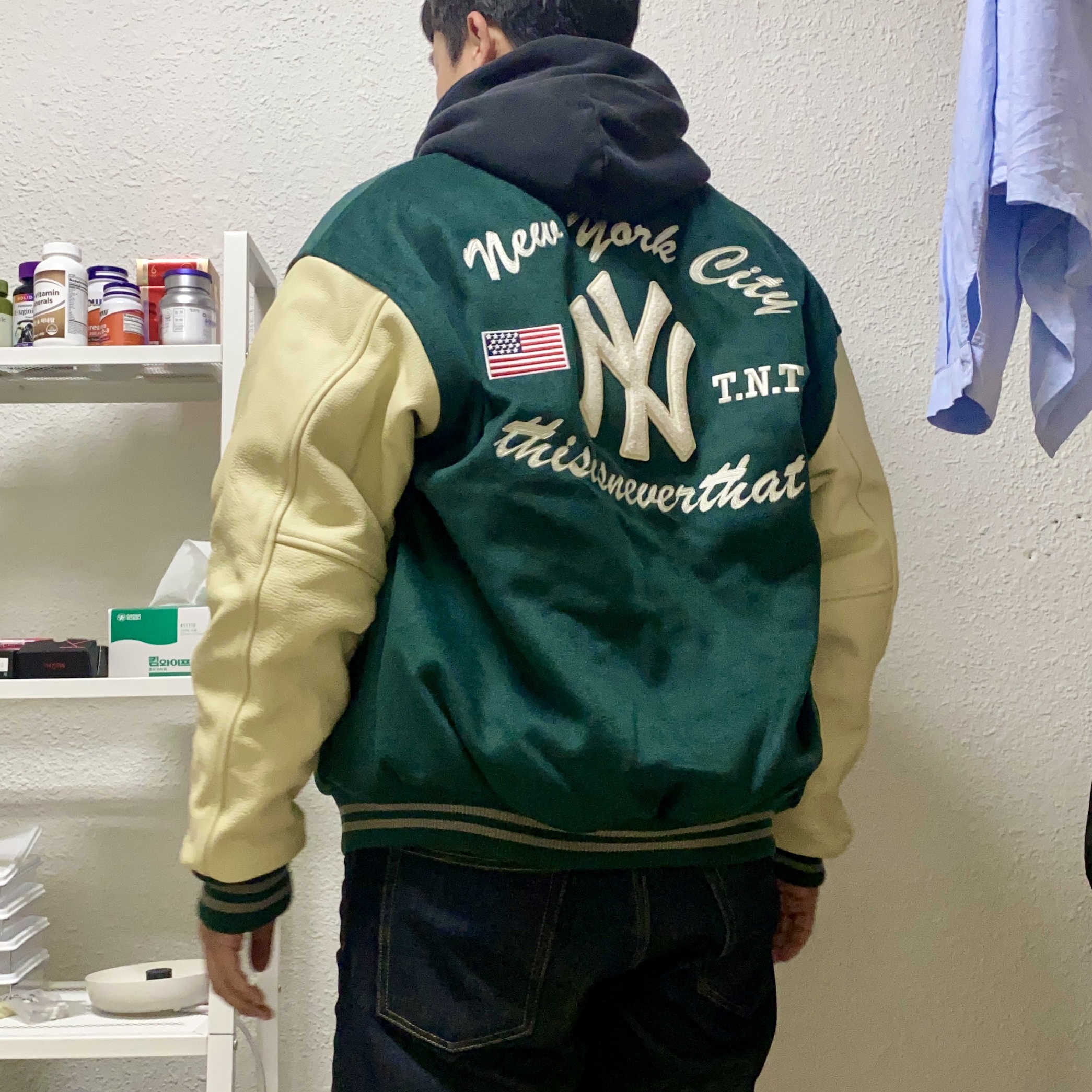Thisisneverthat x New Era x MLB New York Yankees Varsity Jacket Dark Green, Stussy World Tour Hoodie Black 2021 착용 스타일