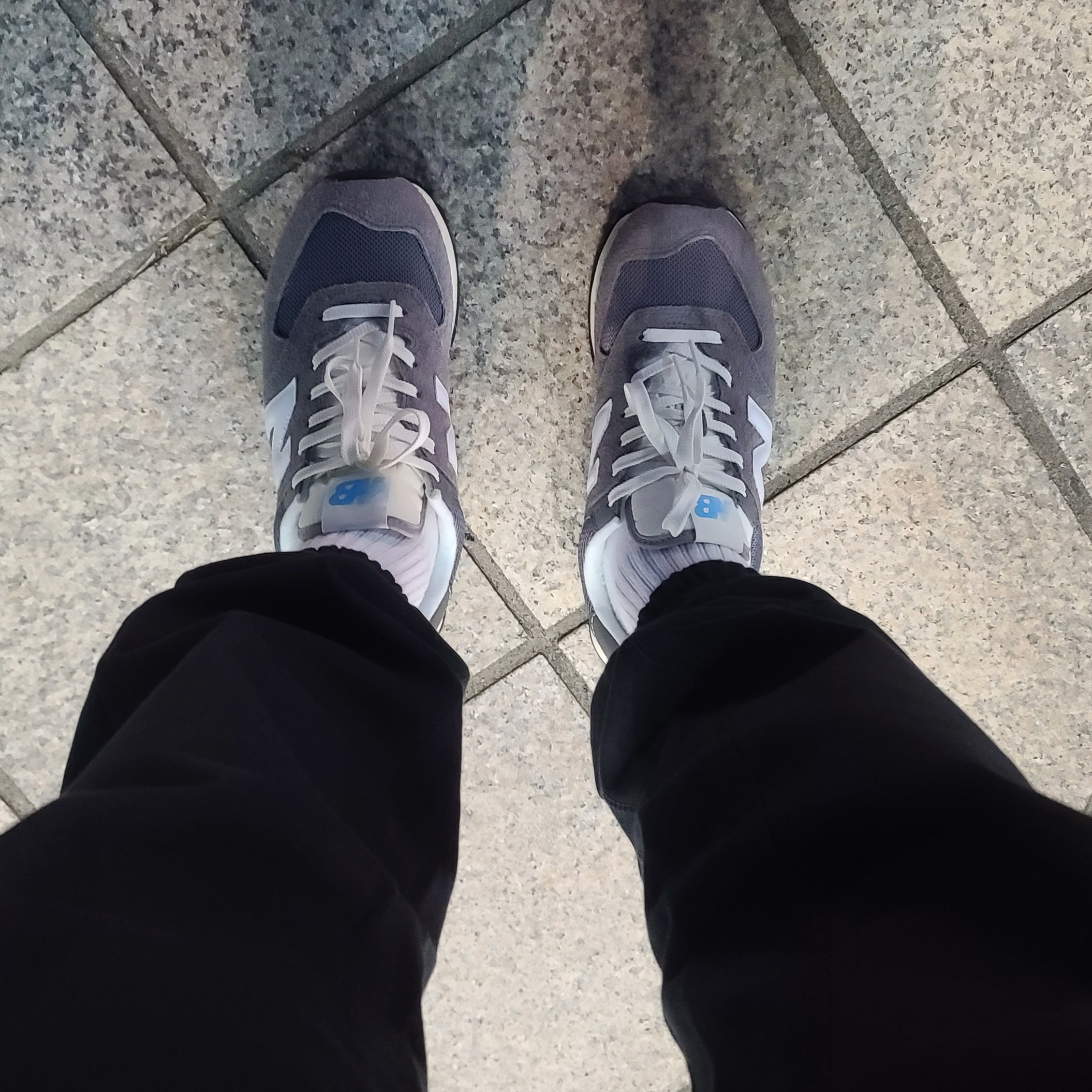 New Balance 574 Heritage Gray, New Balance 990v1 Made in USA Incense Macadamia Nut 착용 스타일 - 1