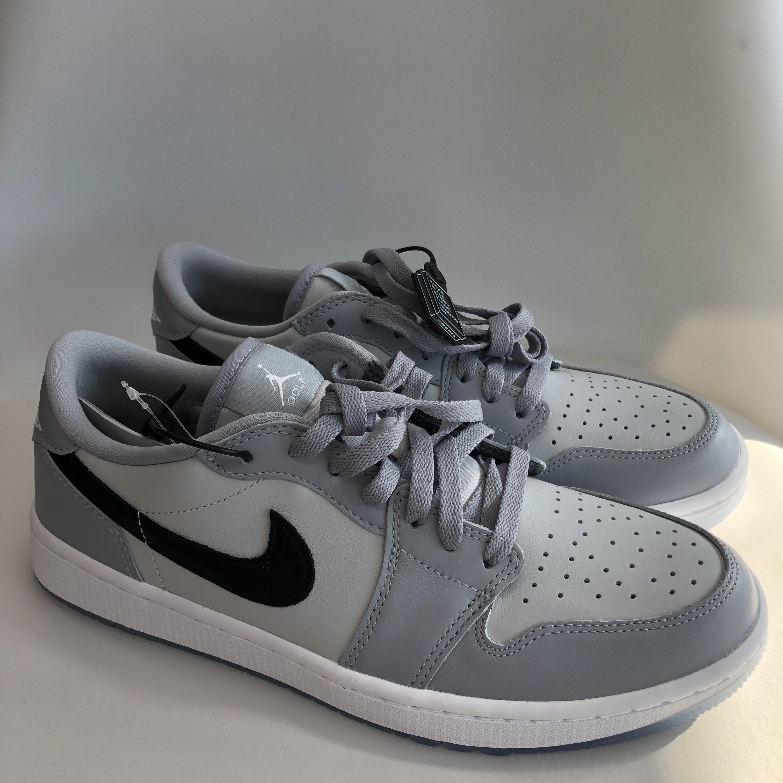 Jordan 1 Low Golf Wolf Grey 착용 스타일