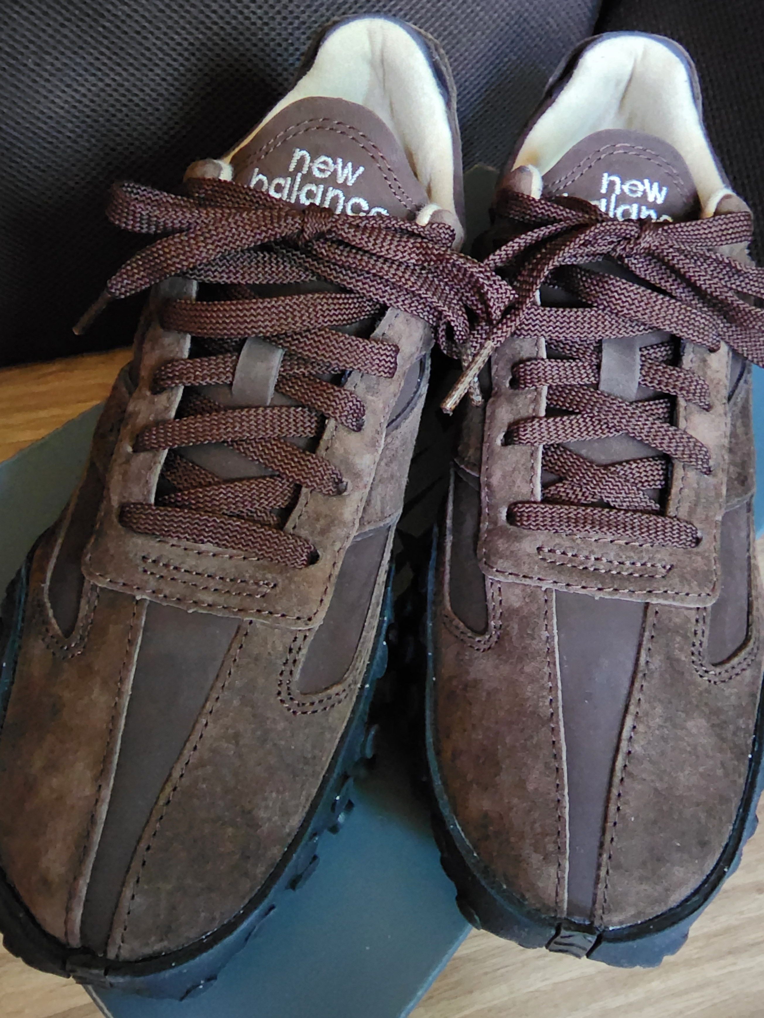 New Balance x Auralee XC-72 Brown, New Balance 327 Grey 착용 스타일 - 1