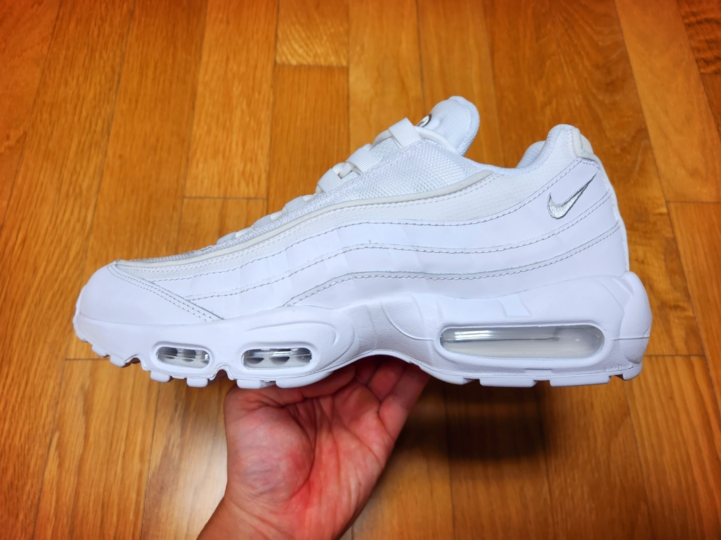 Nike Air Max 95 Essential Triple White 착용 스타일 - 2