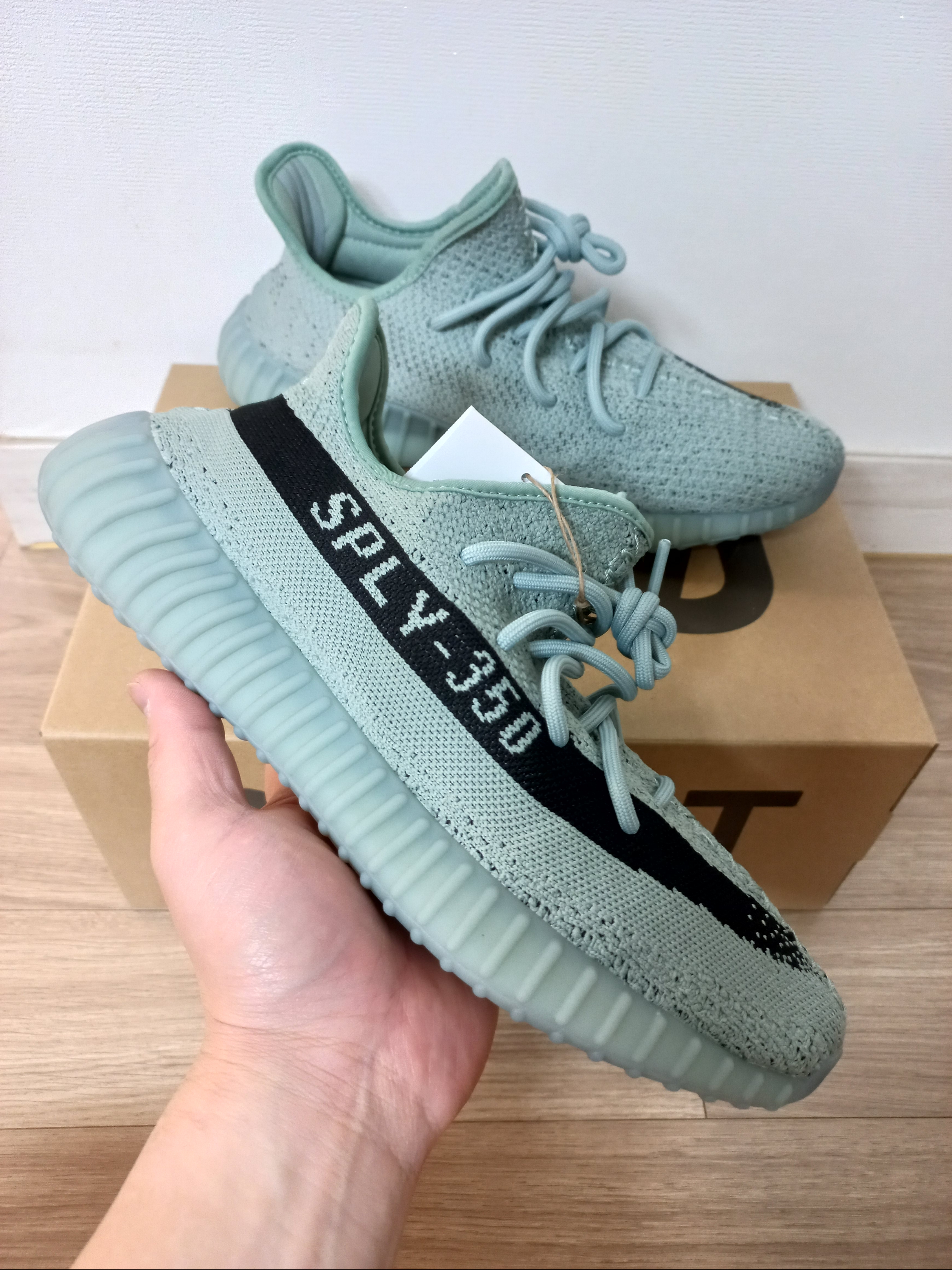 Adidas Yeezy Boost 350 V2 Salt Core Black 착용 스타일 - 1