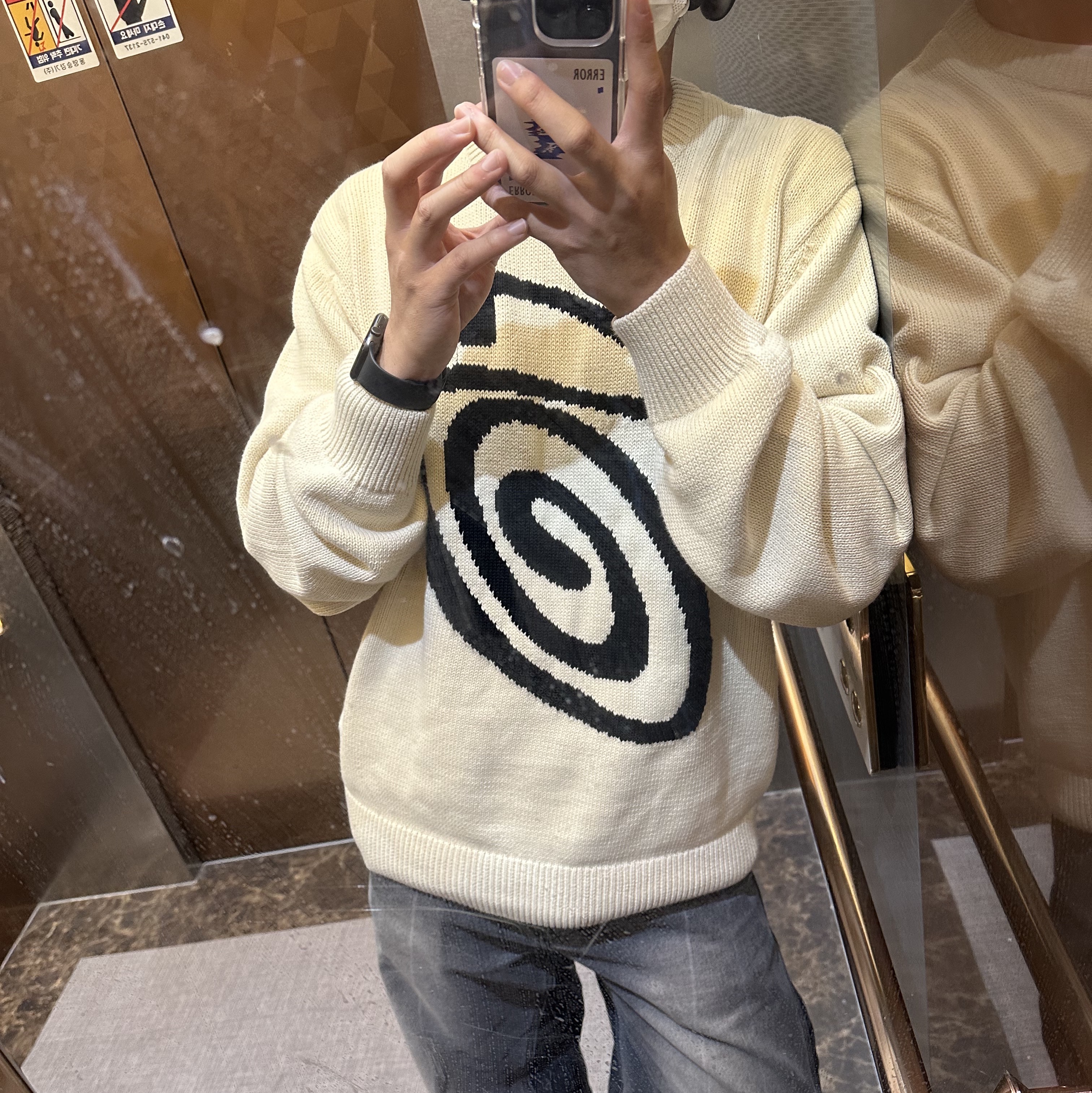 Stussy Curly S Sweater Natural 착용 스타일