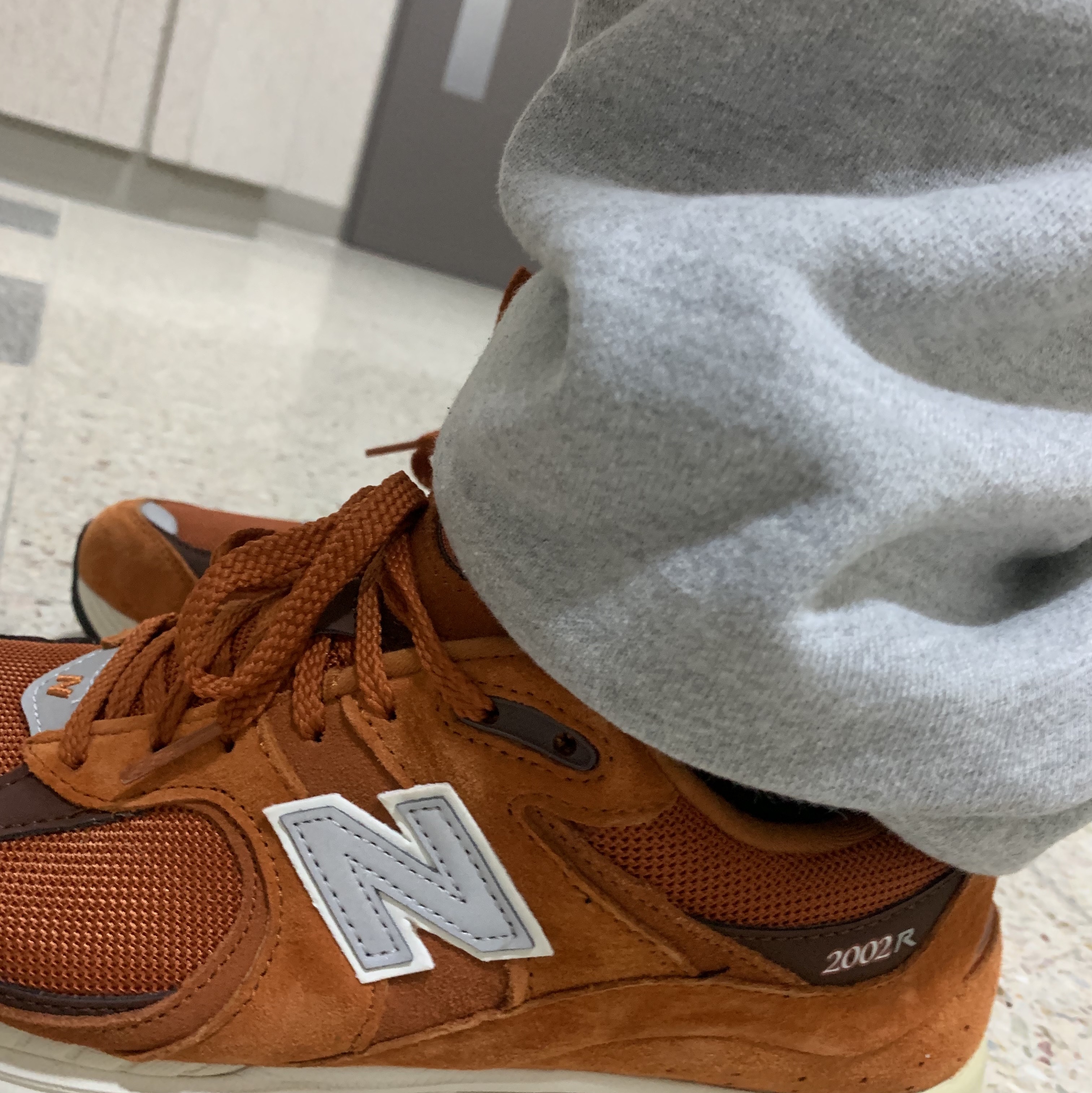 New Balance 2002R Rust Oxide 착용 스타일