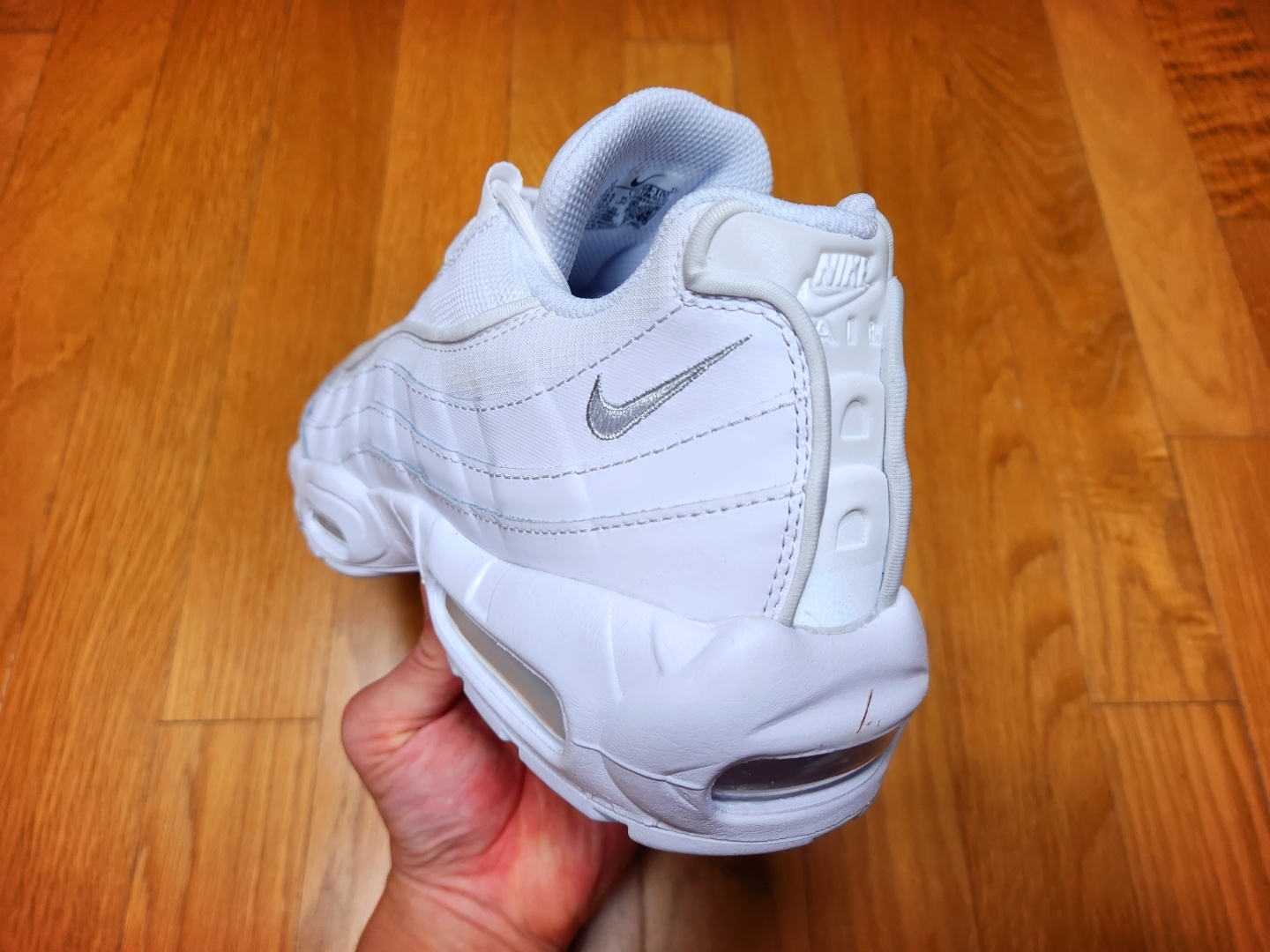 Nike Air Max 95 Essential Triple White 착용 스타일 - 3