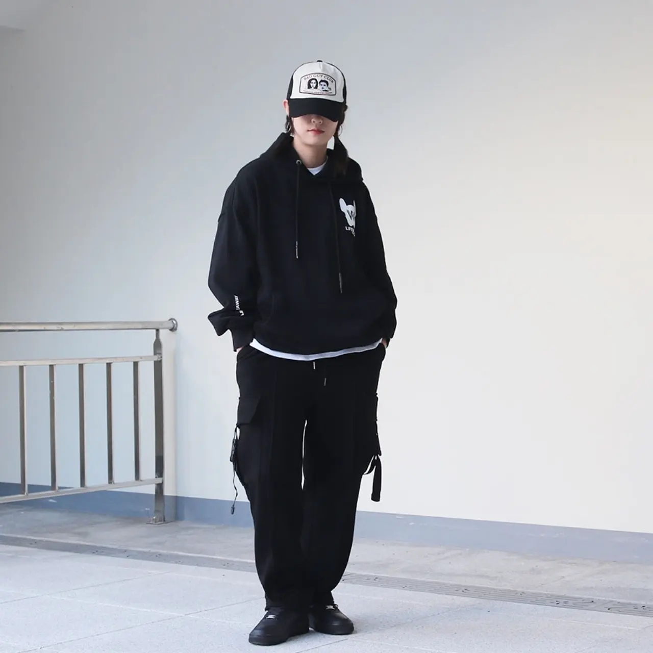 Nike Air Force 1 '07 Low Triple Black, (W) Nike Air Force 1 '07 Low Triple Black 착용 스타일 - 1