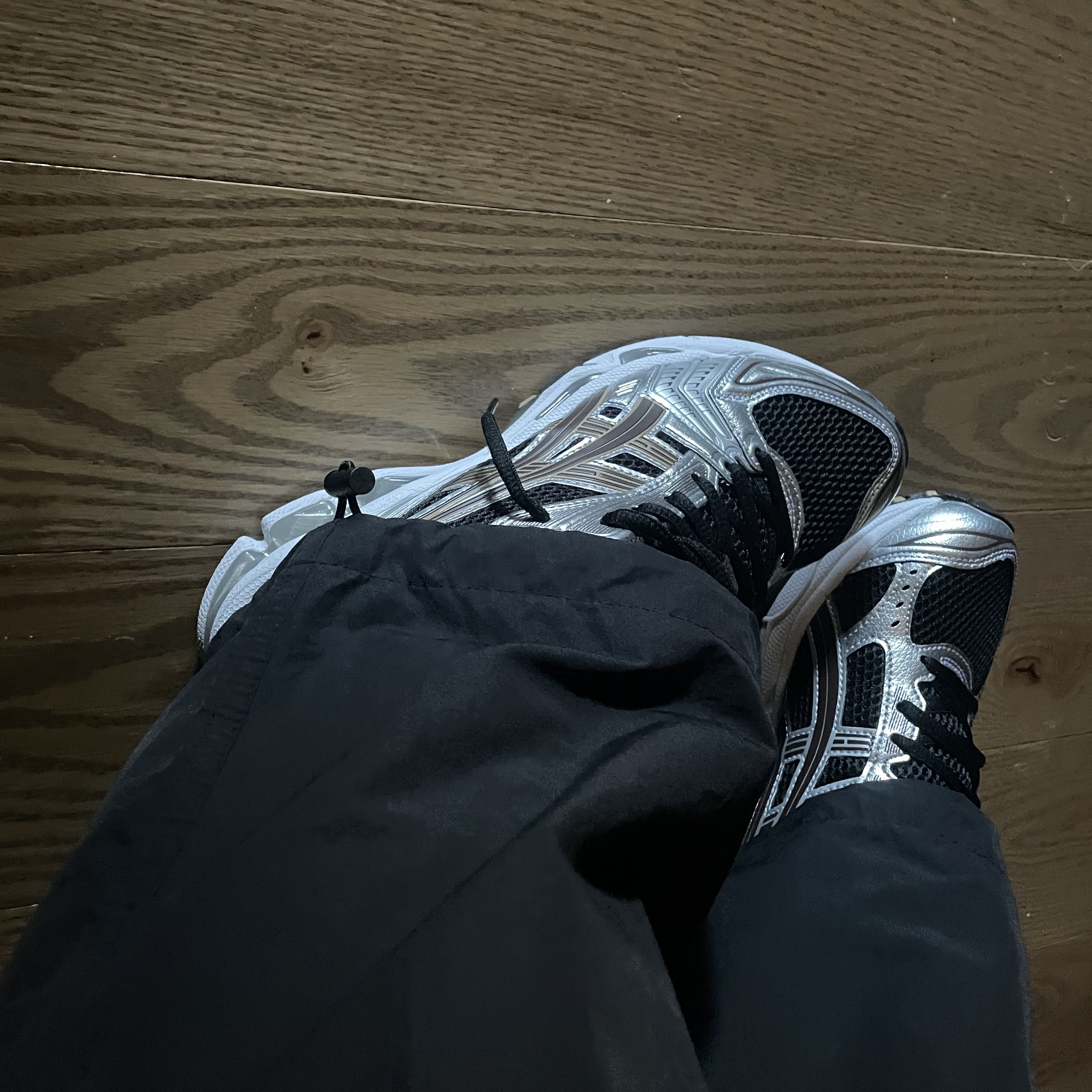 Asics Gel-Kayano 14 Black Coffee 착용 스타일 - 4