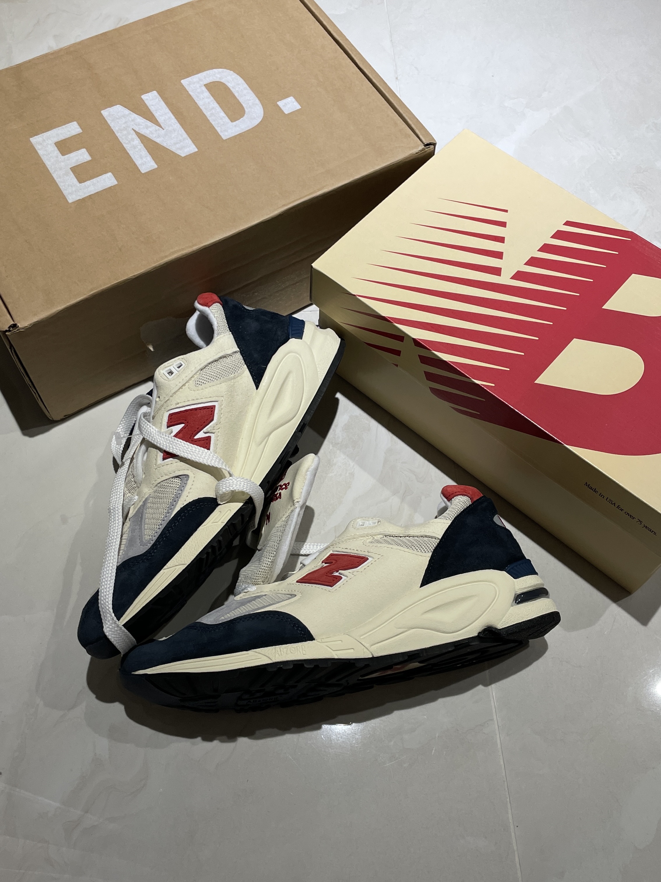 New Balance 990v2 Made in USA Navy Sea Salt 착용 스타일