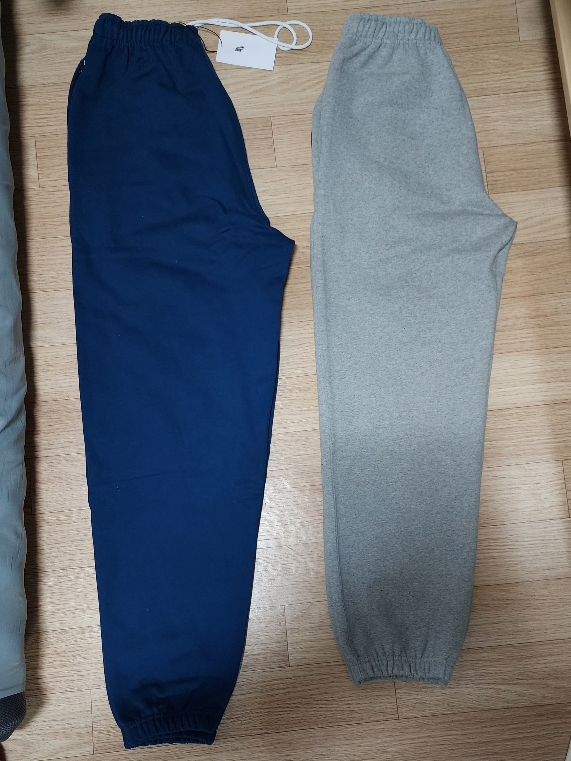 Nike NRG Solo Swoosh Fleece Pants Valerian Blue - US/EU, (W) Nike NRG Solo Swoosh Fleece Pants Dark Grey Heather - US/EU 착용 스타일
