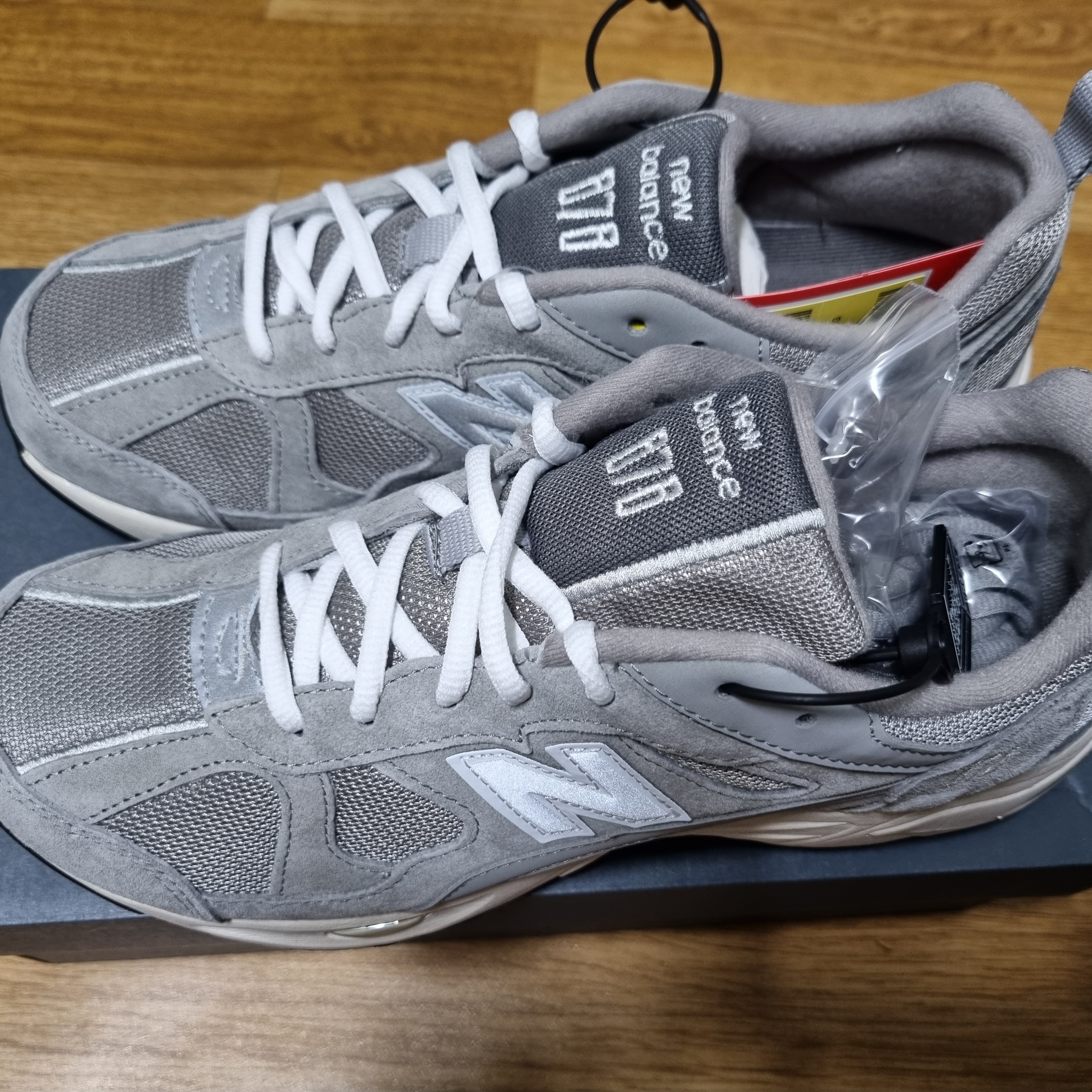 New Balance 878 Gray 착용 스타일 - 1