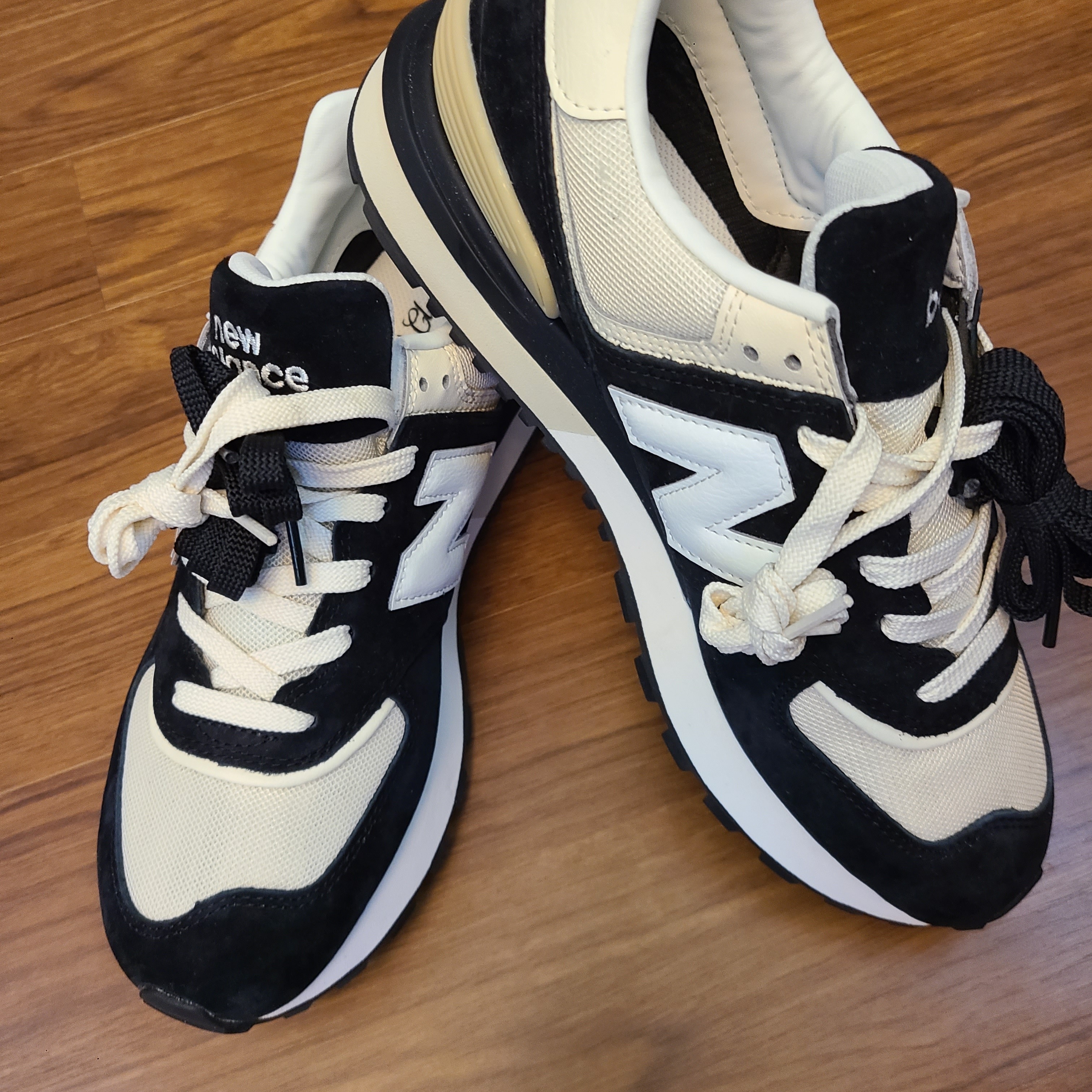 New Balance 574 Legacy Black Angora 착용 스타일
