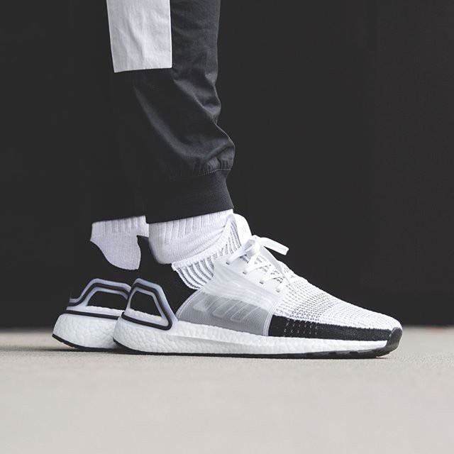 Adidas Ultraboost 19 Panda 착용 스타일 - 2