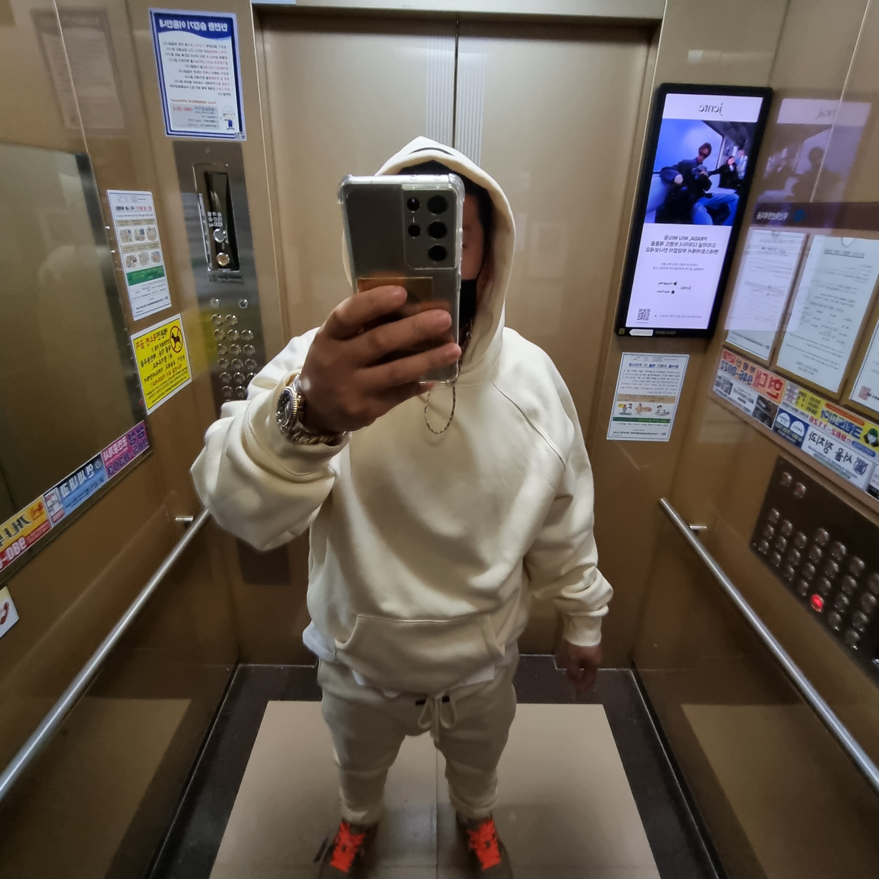 Essentials Pull-Over Hoodie Cream - 21SS, Essentials Sweatpants Cream - 21SS 착용 스타일 - 2