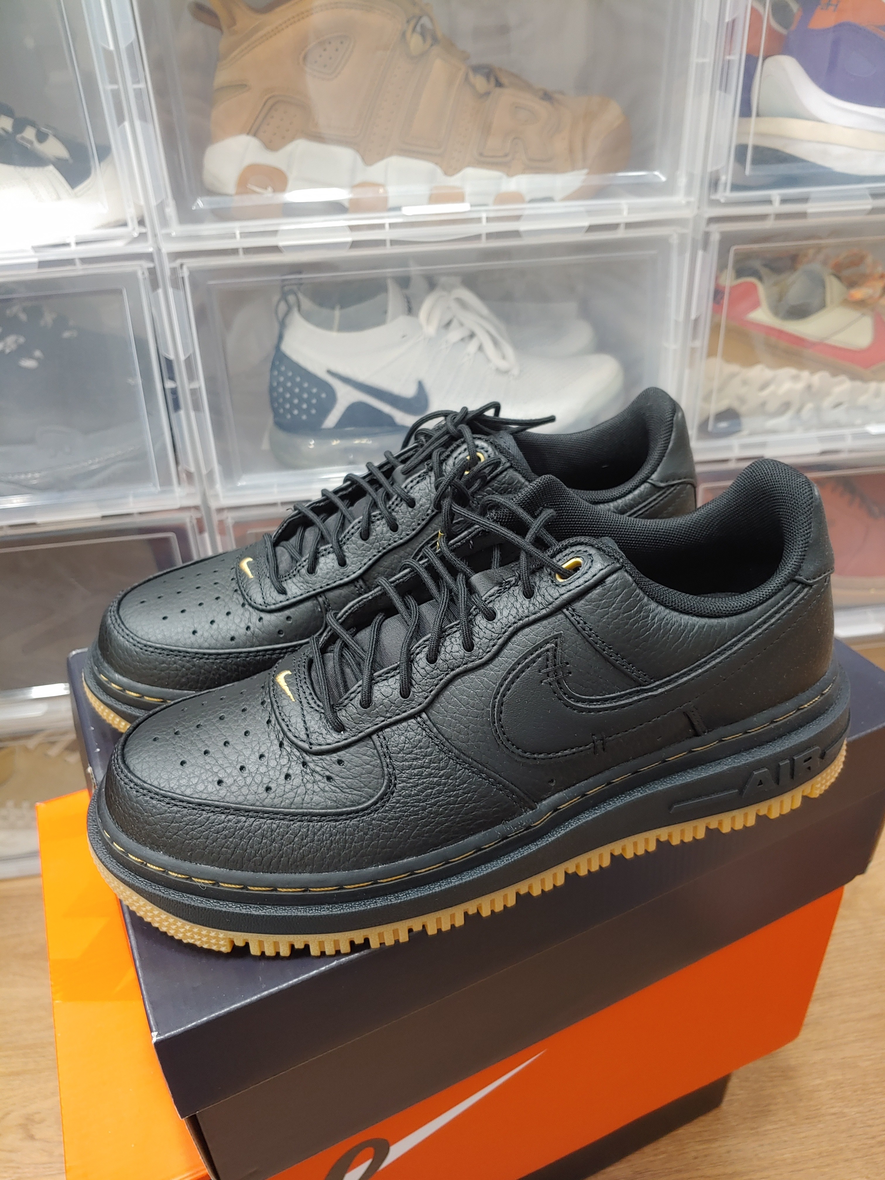 Nike Air Force 1 Luxe Black 착용 스타일 - 1