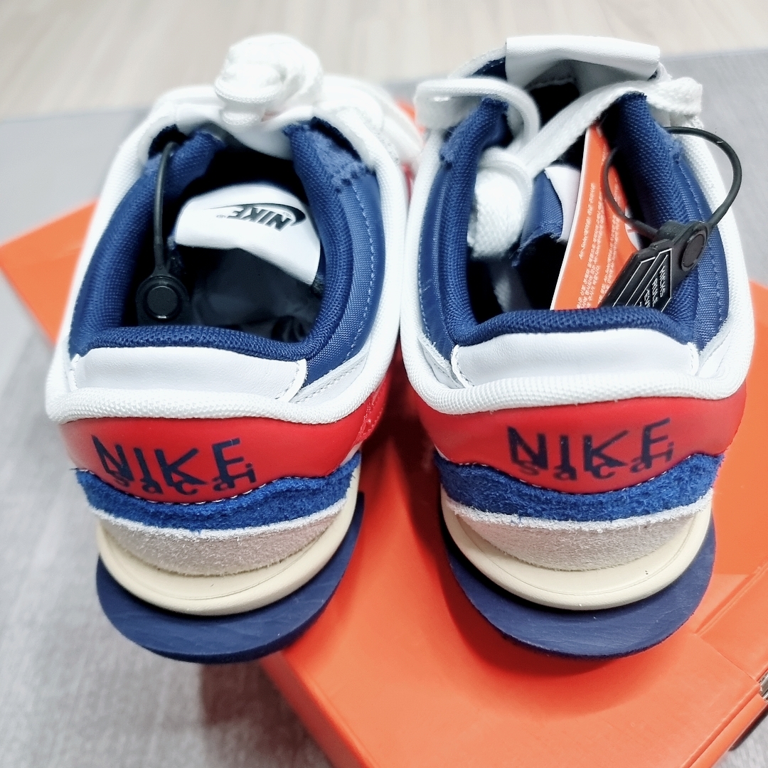 Nike x Sacai Zoom Cortez SP White and University Red 착용 스타일 - 3