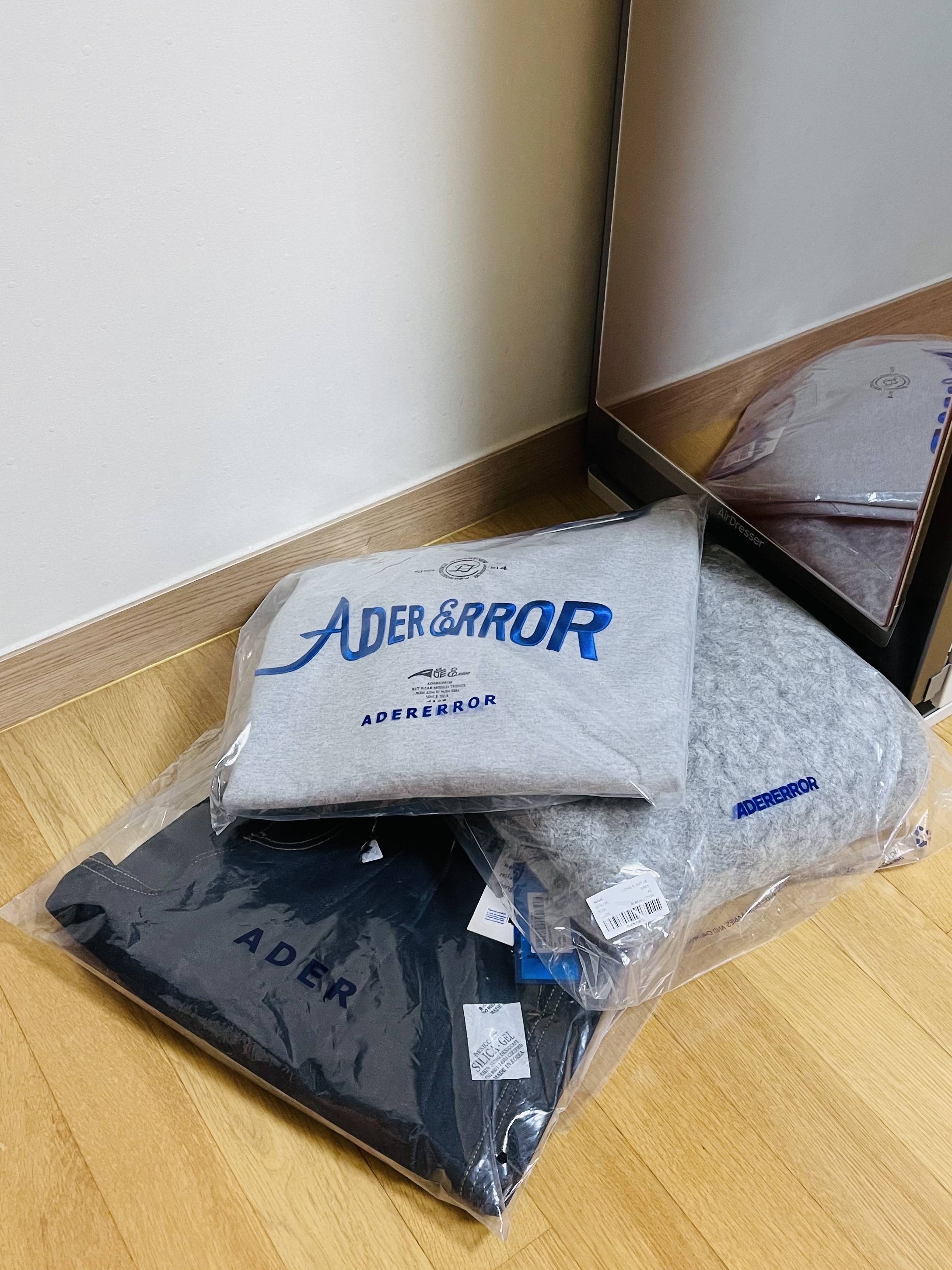 Ader Error Verif Logo Sweatshirt Grey 착용 스타일