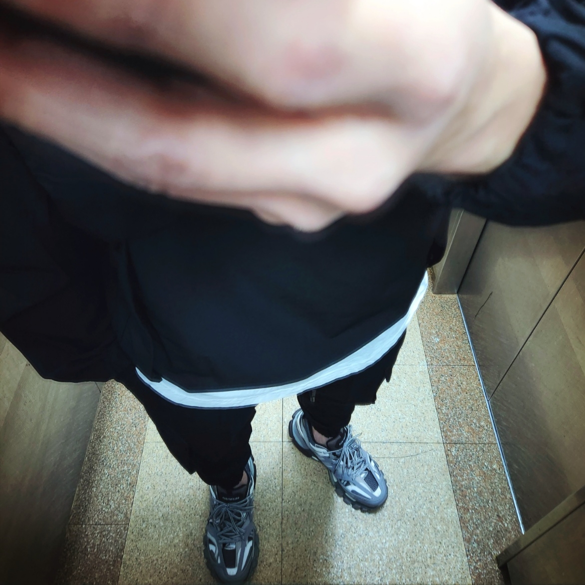 Balenciaga Track Sneakers Grey White 2019 착용 스타일 - 1