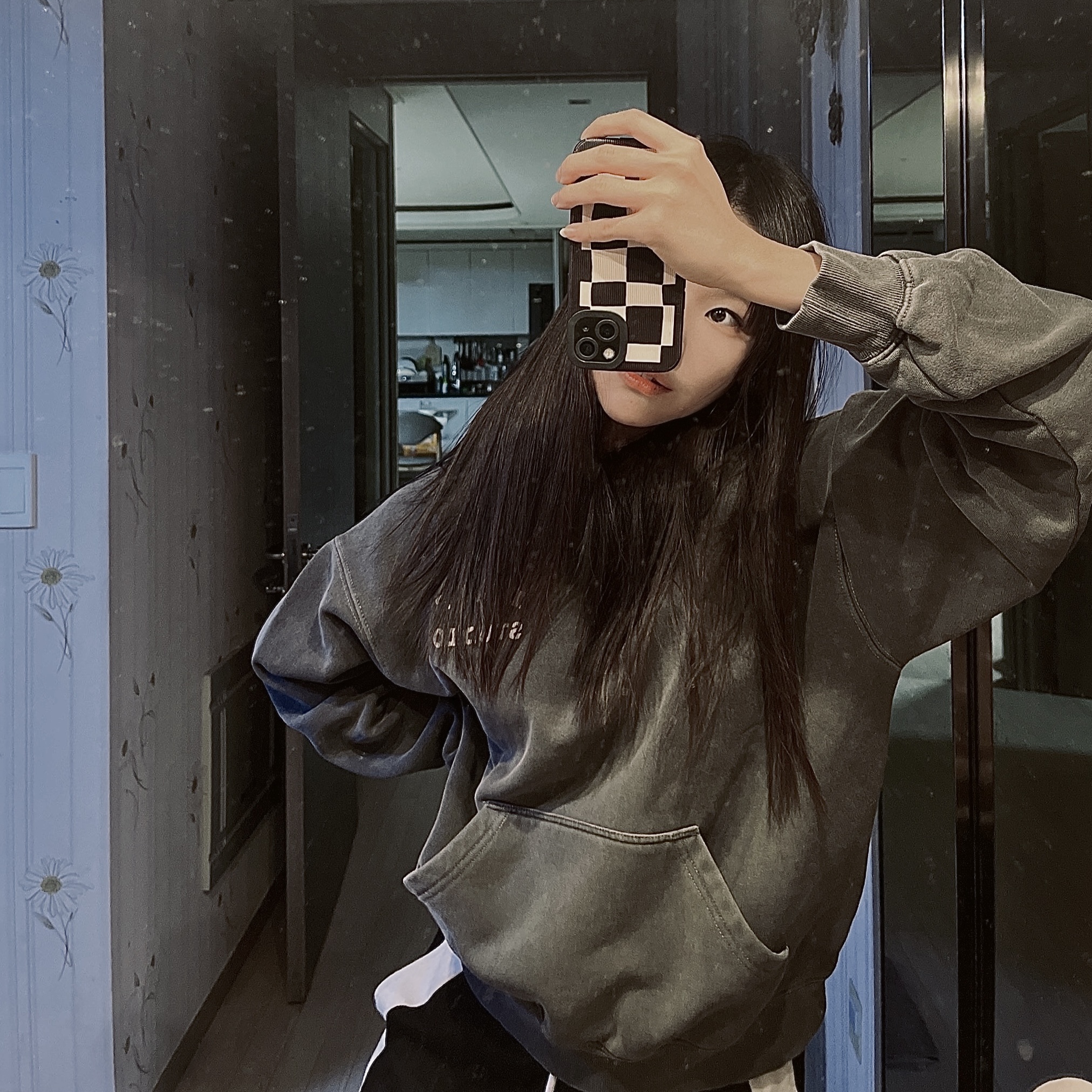 IAB Studio Pigment Hoodie & Sack Black, IAB Studio Pigment Hoodie Black 착용 스타일 - 2
