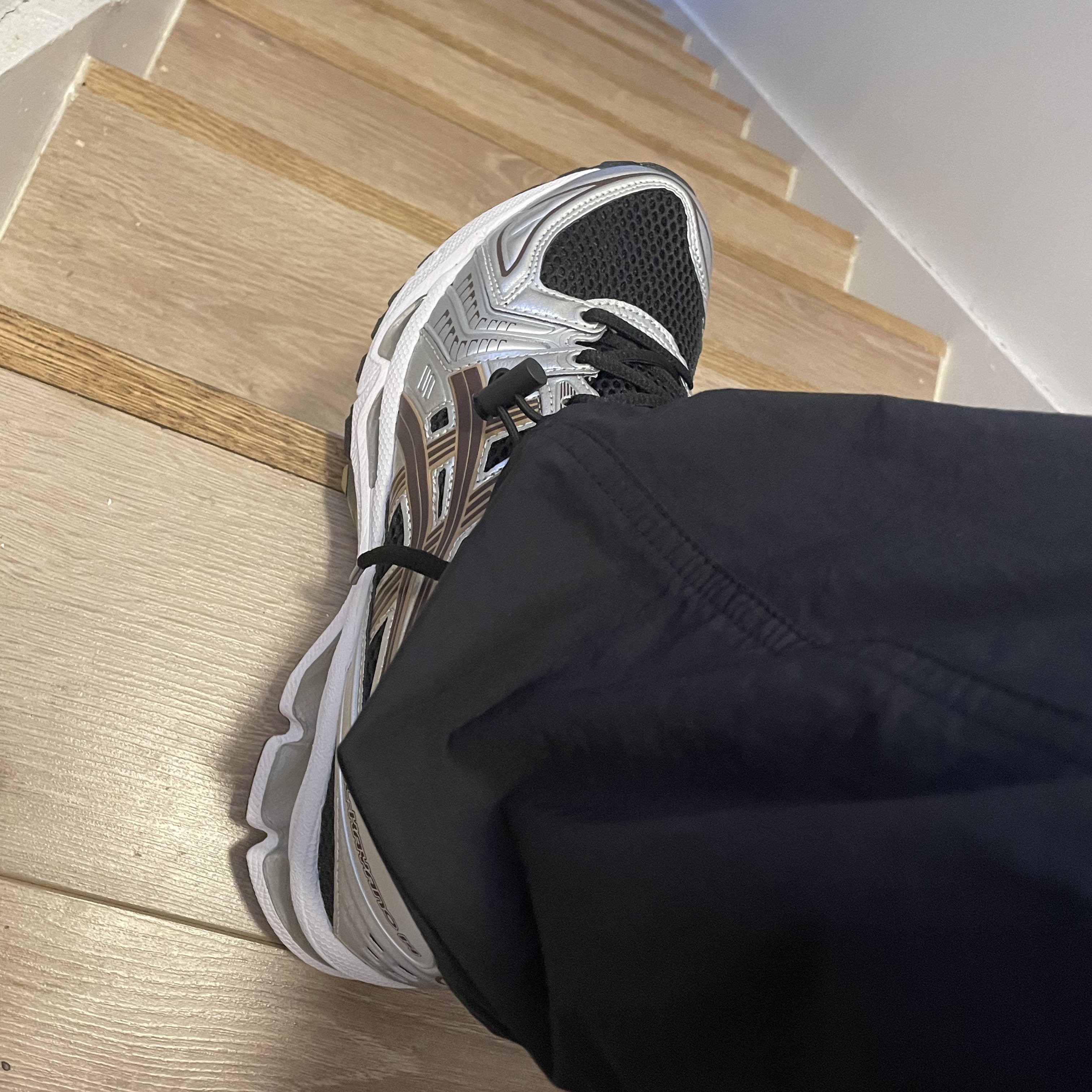 Asics Gel-Kayano 14 Black Coffee 착용 스타일 - 1