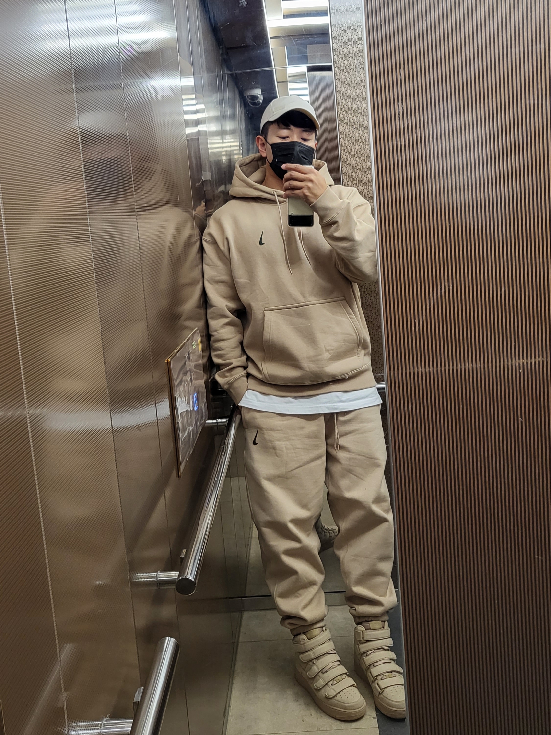 Nike x Billie Eilish NRG Fleece Hoodie Mushroom - Asia, Nike x Billie Eilish NRG Fleece Pants Mushroom - Asia 착용 스타일