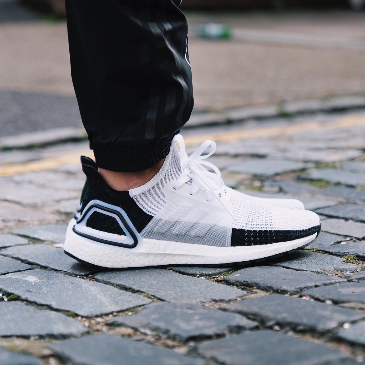 Adidas Ultraboost 19 Panda 착용 스타일 - 3