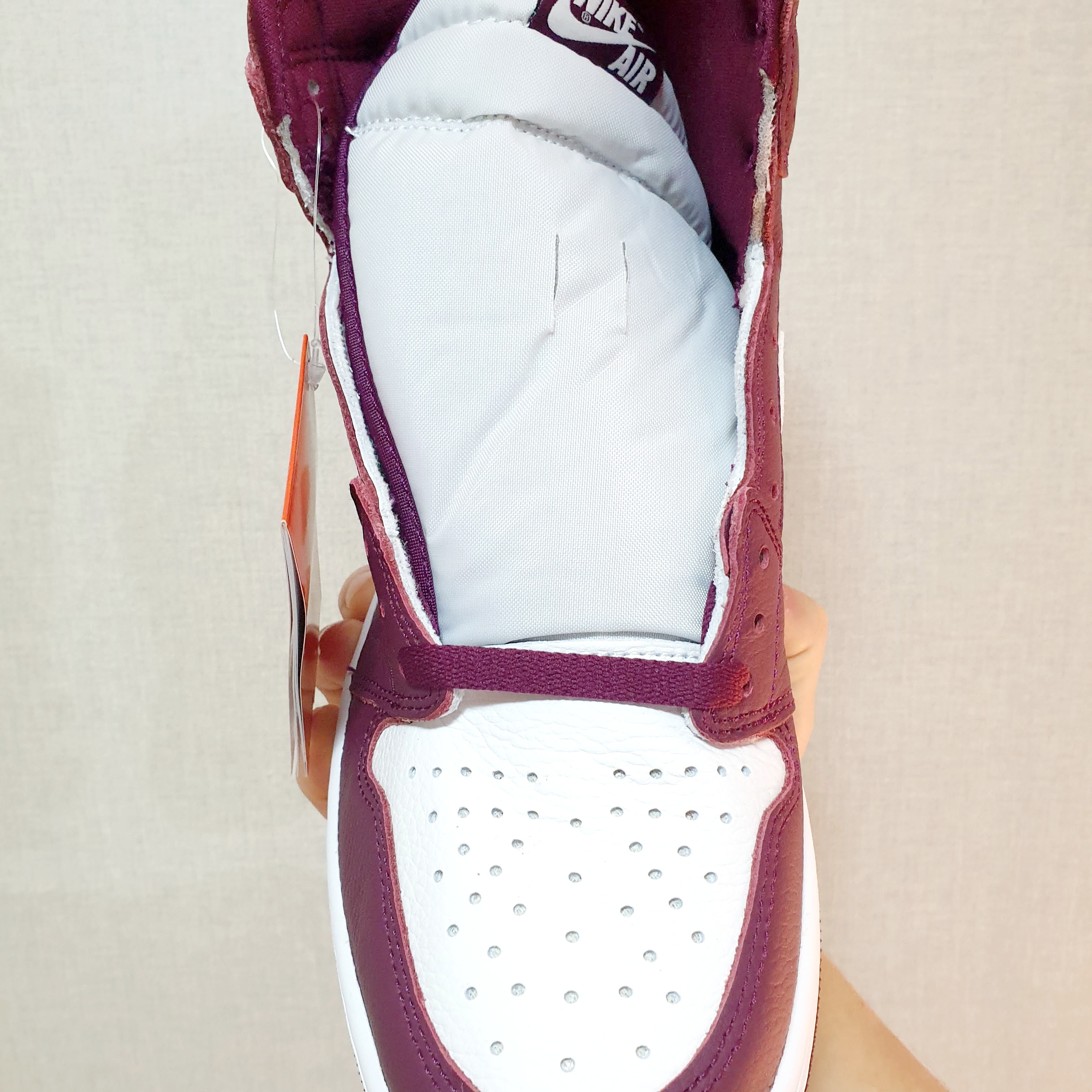 Jordan 1 Retro High OG Bordeaux 착용 스타일 - 2