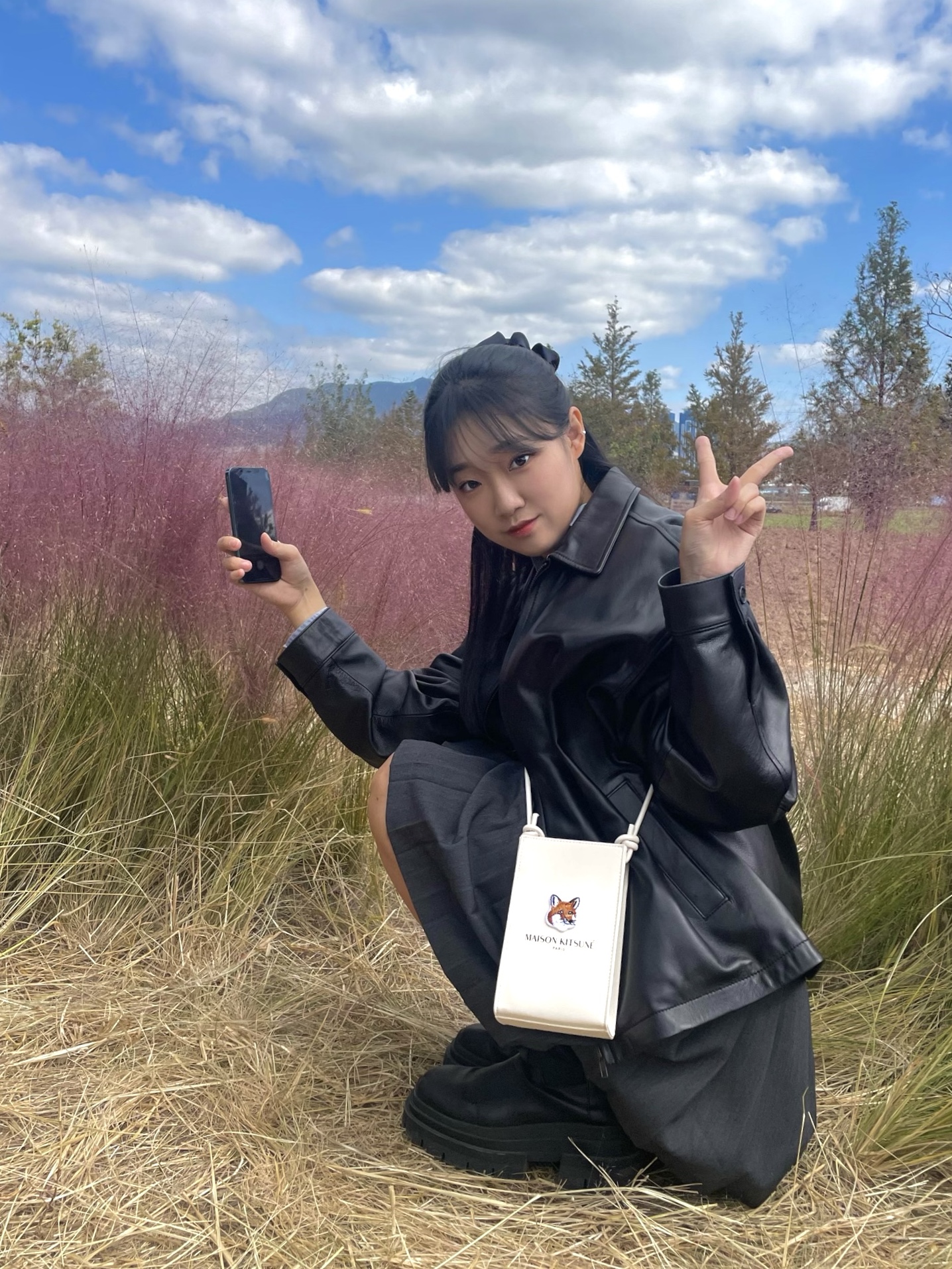 Maison Kitsune x Laneige Crossbody Bag 착용 스타일