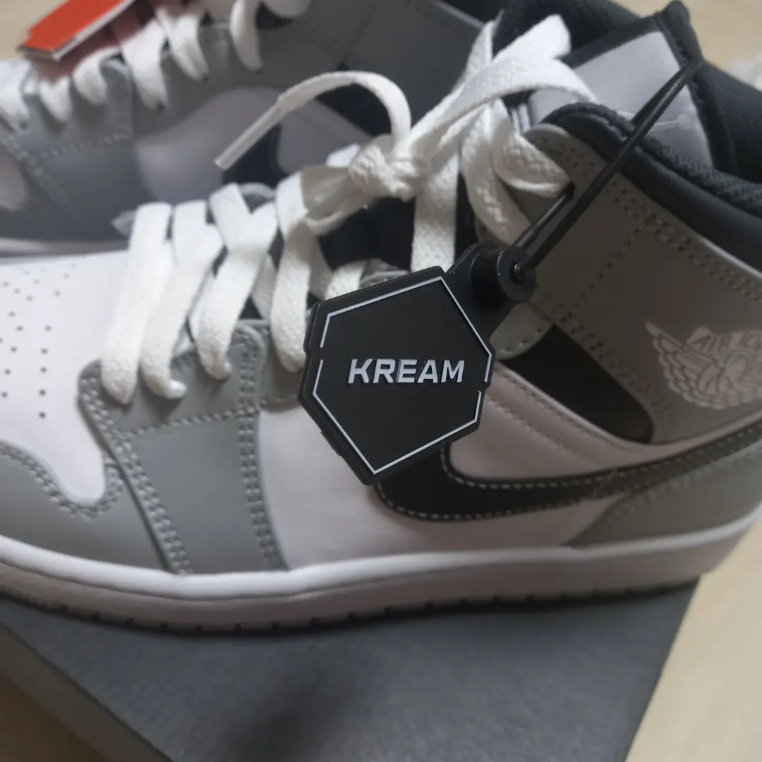 Jordan 1 Mid Light Smoke Grey Anthracite 착용 스타일 - 3